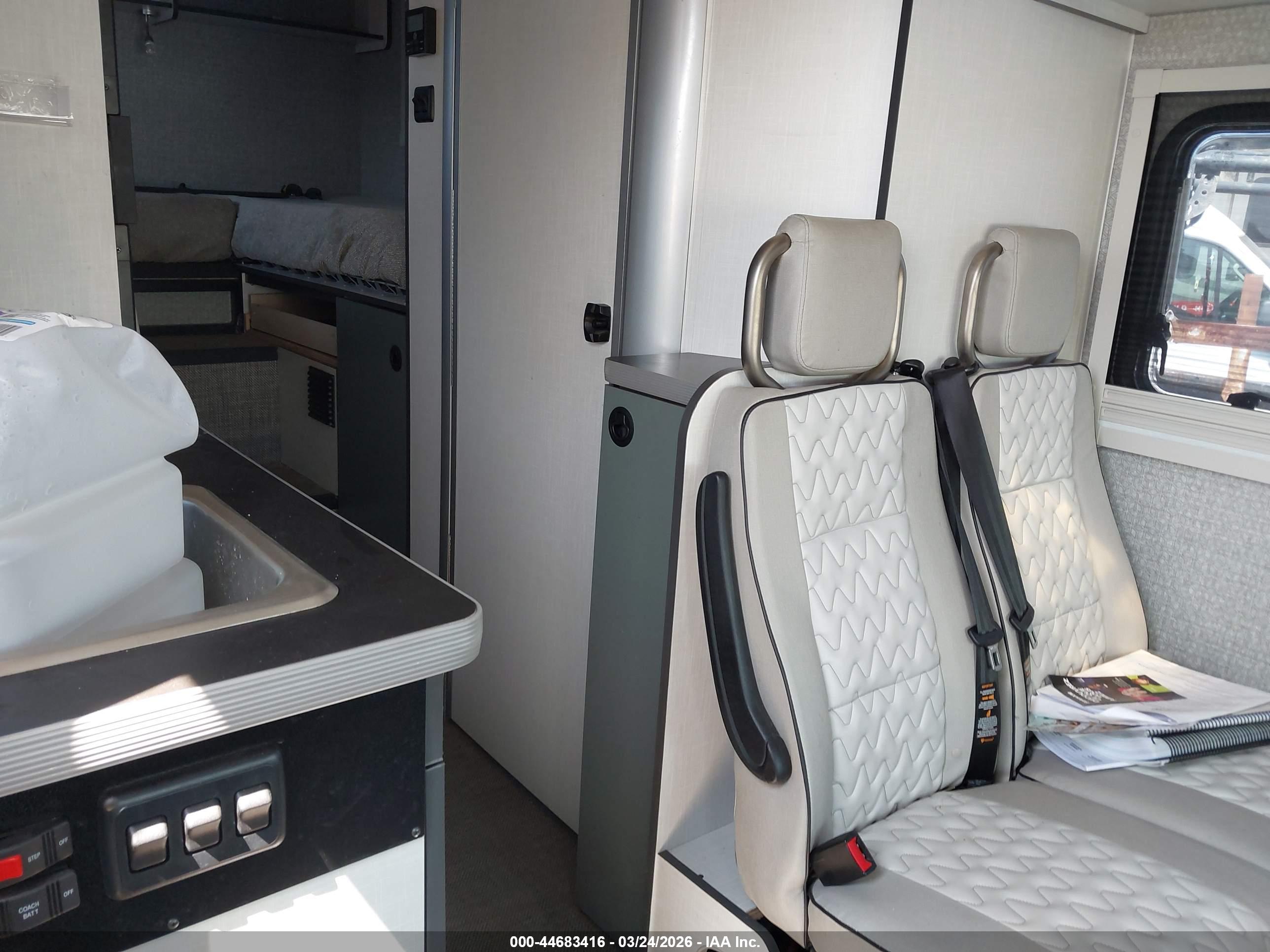 FORD TRANSIT-350 image 8