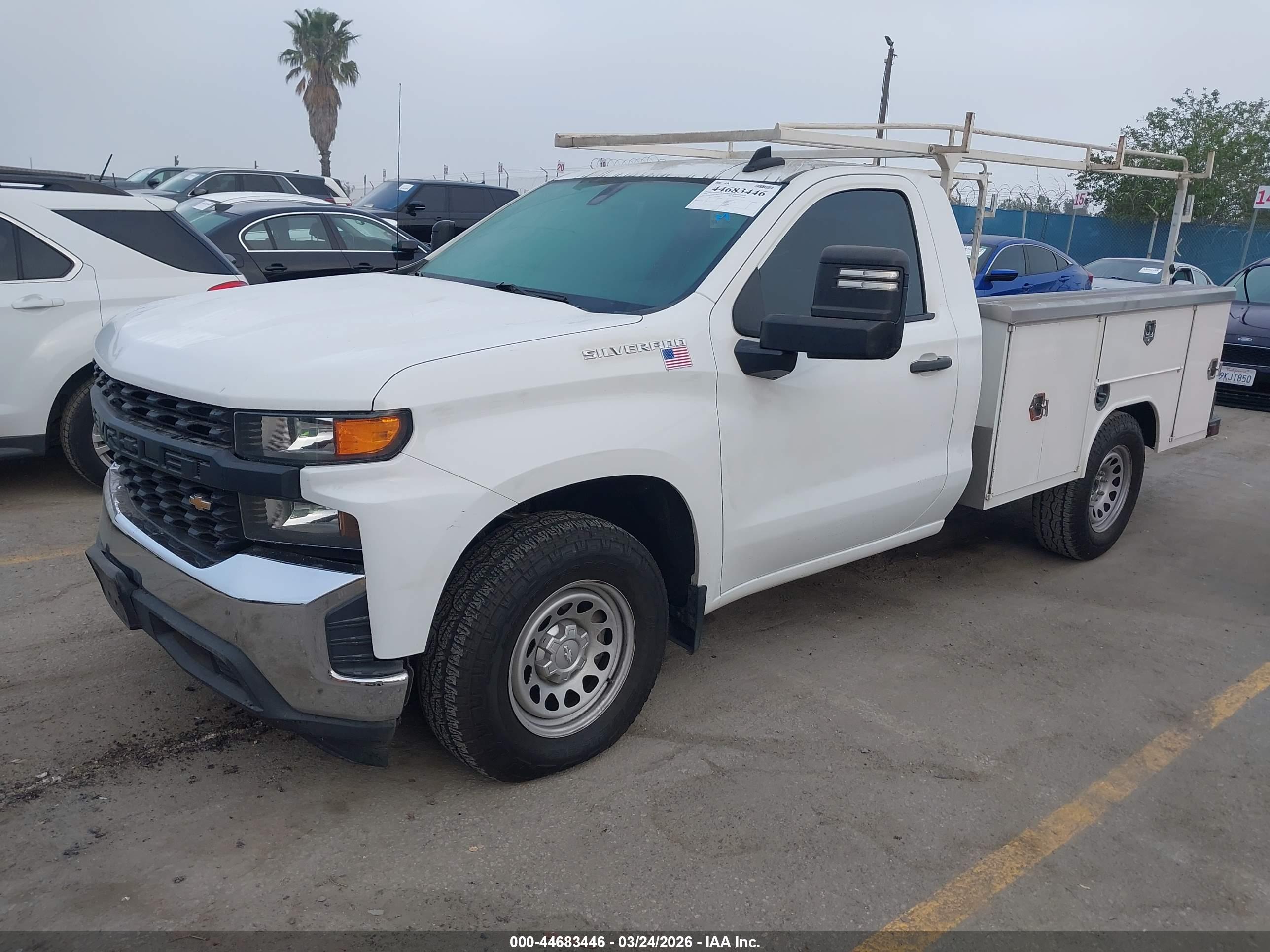 CHEVROLET SILVERADO image 2