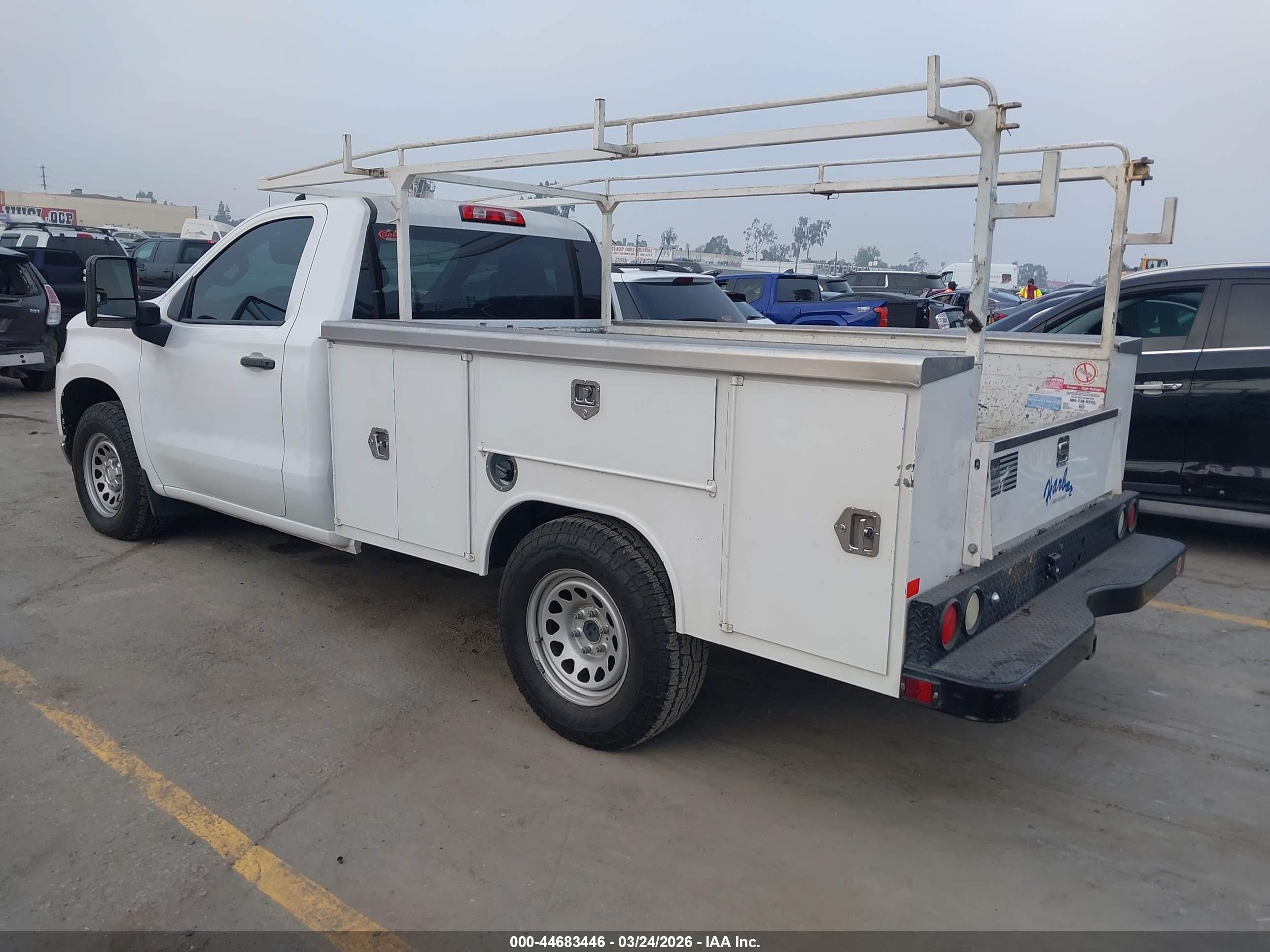 CHEVROLET SILVERADO image 3