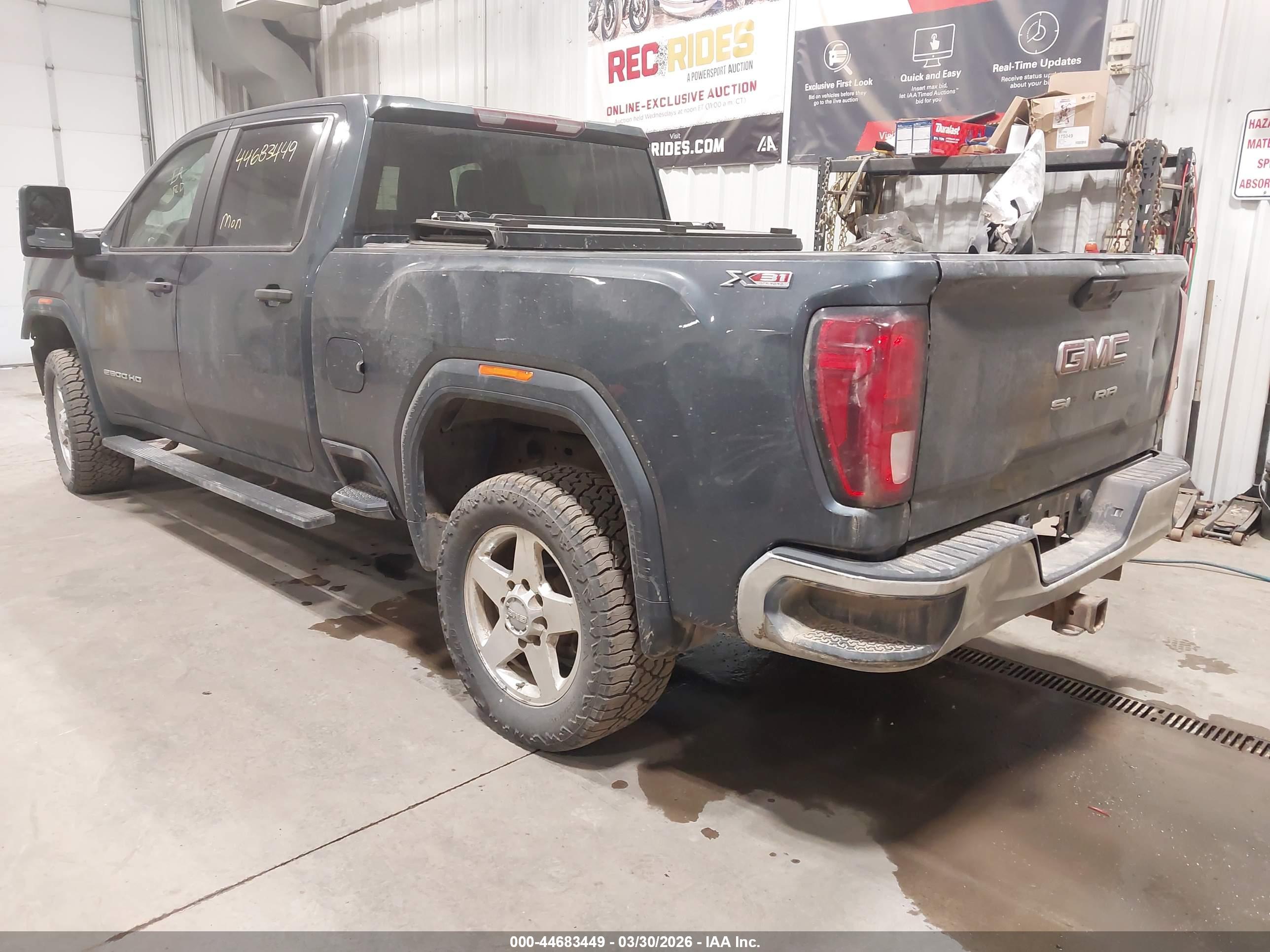 GMC SIERRA image 3