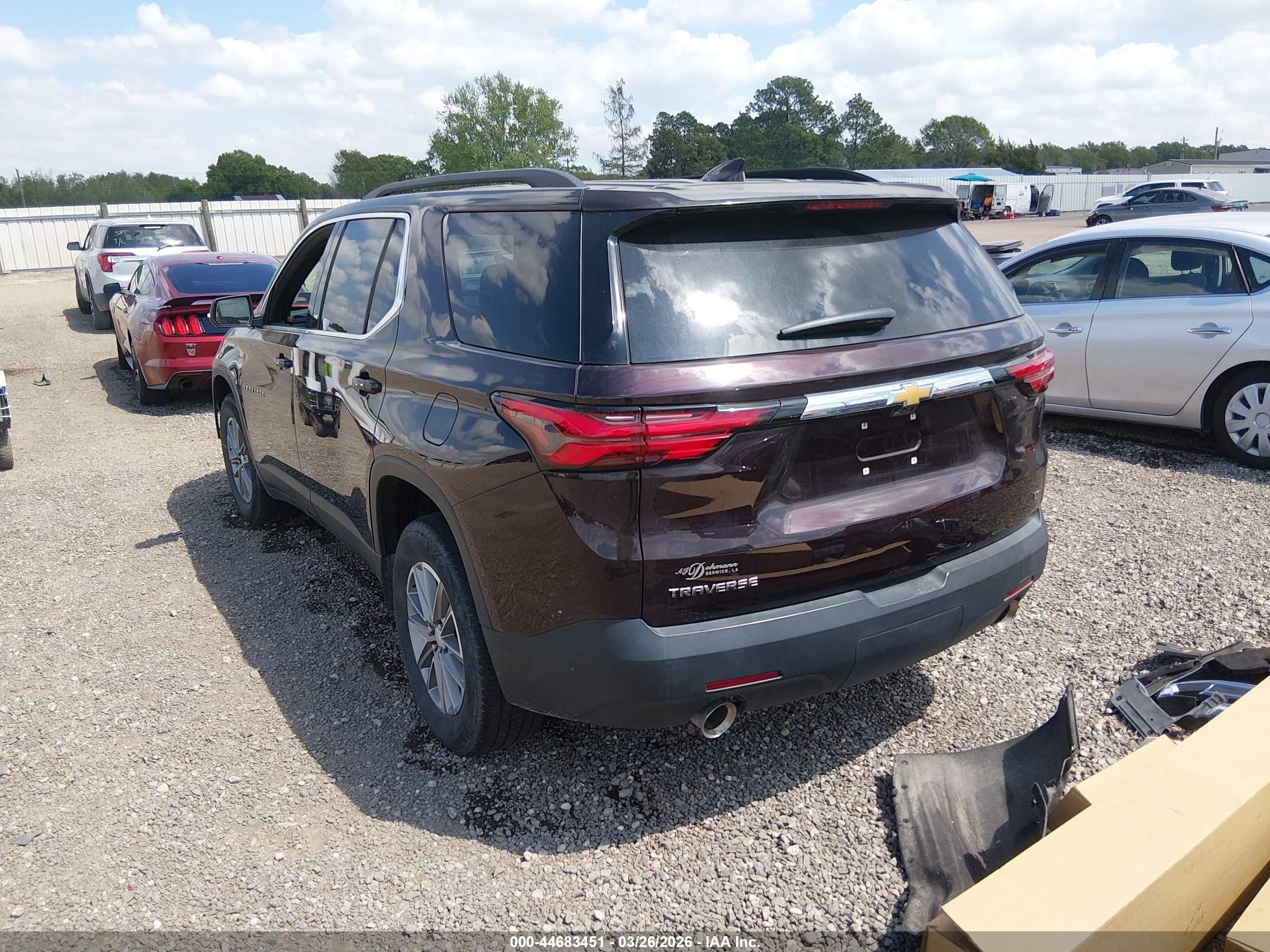 CHEVROLET TRAVERSE image 3