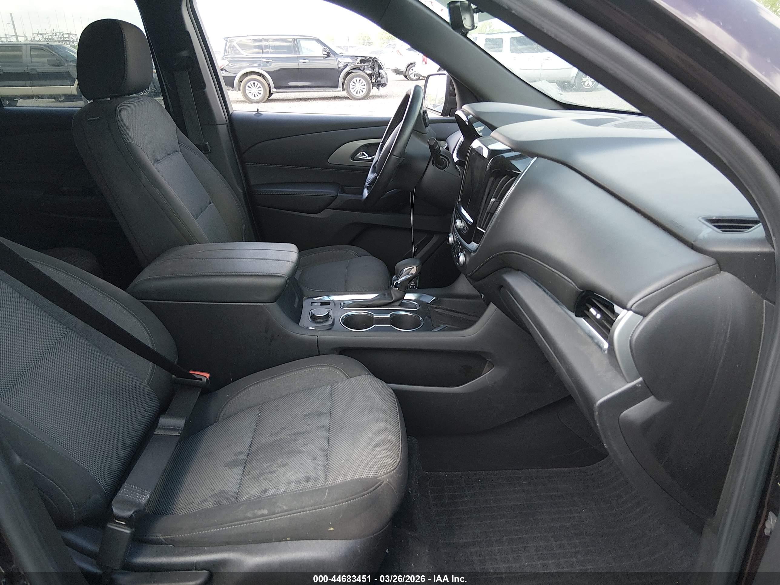 CHEVROLET TRAVERSE image 5