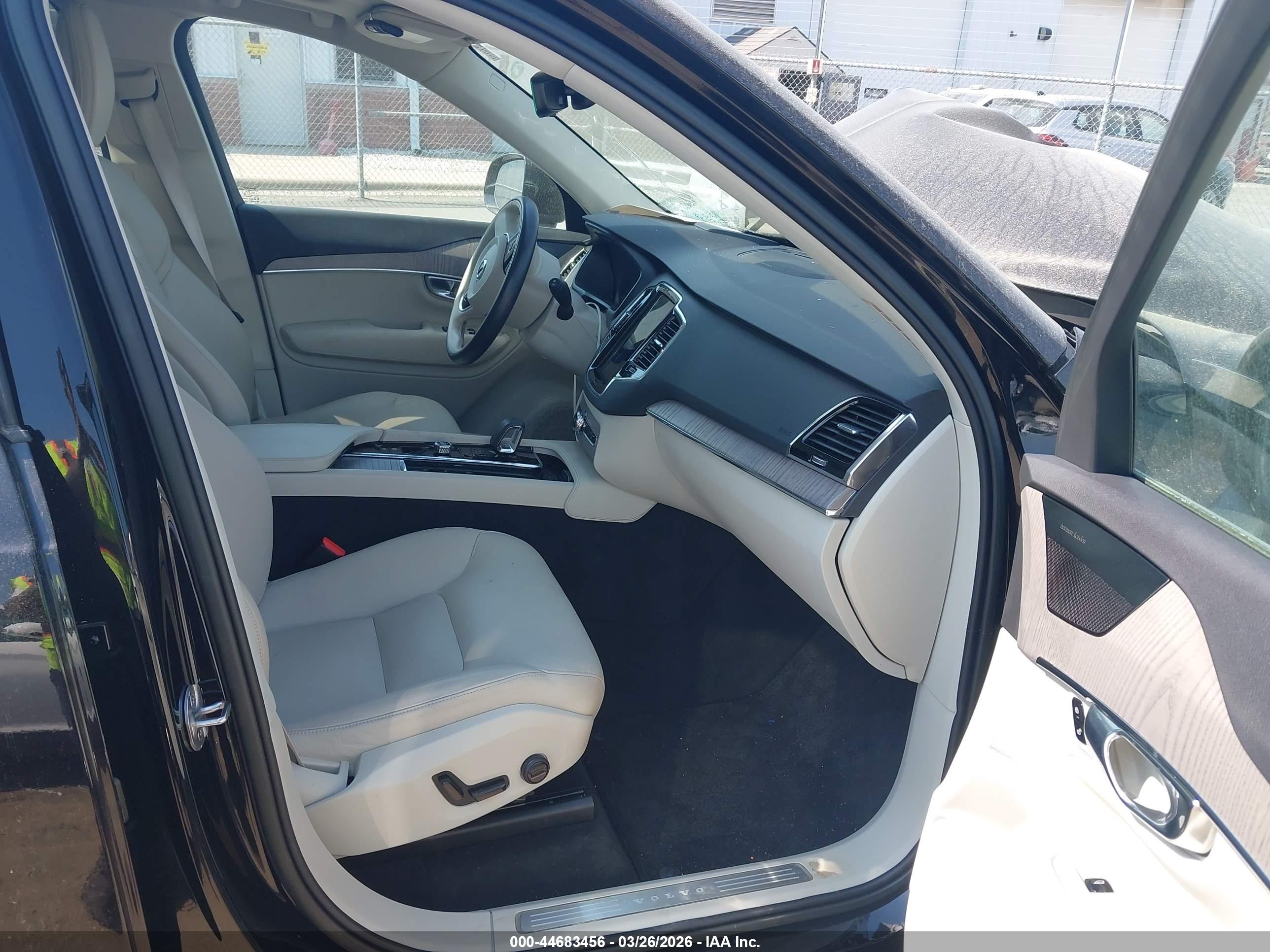 VOLVO XC90 image 5