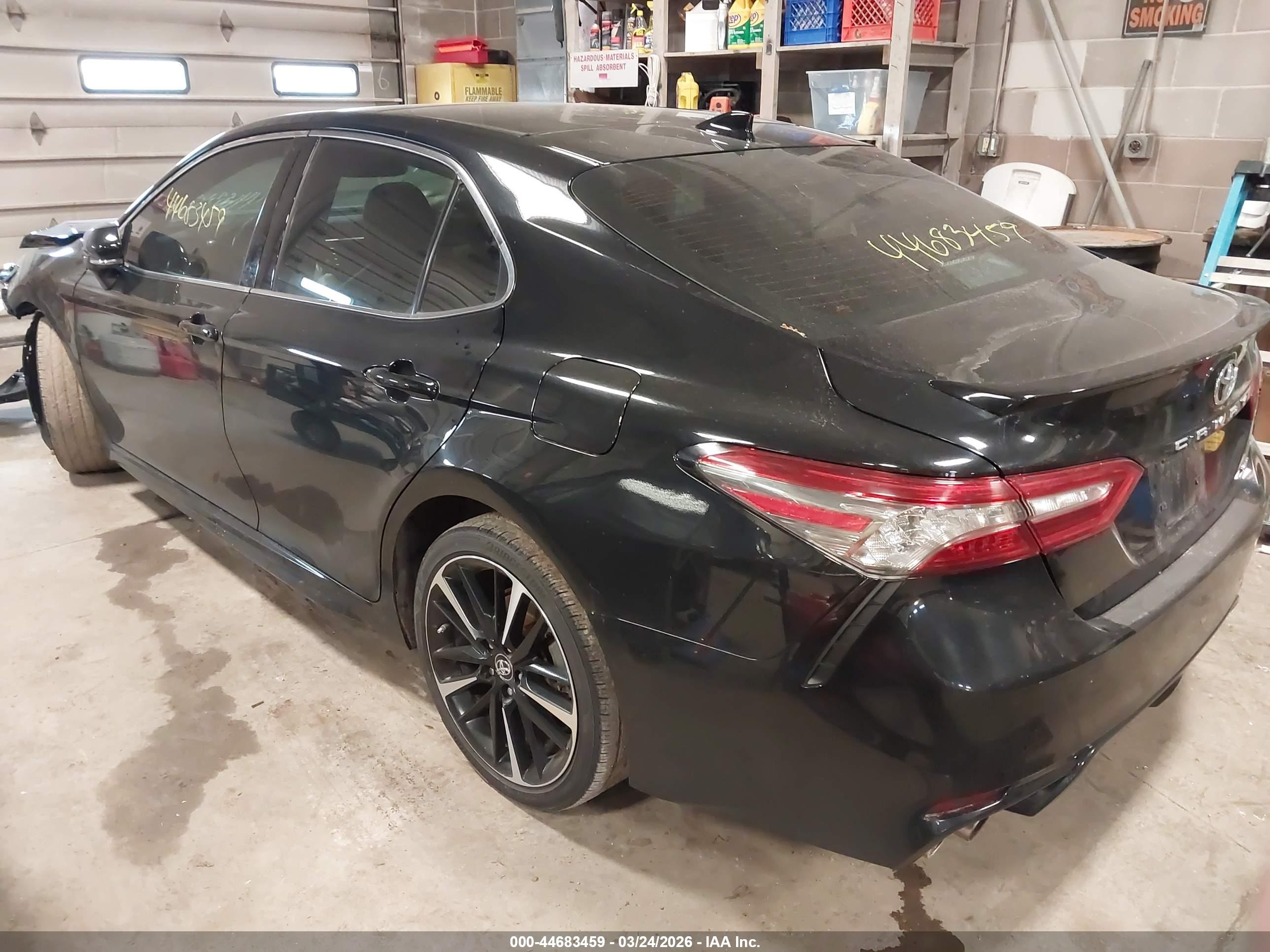 TOYOTA CAMRY image 3