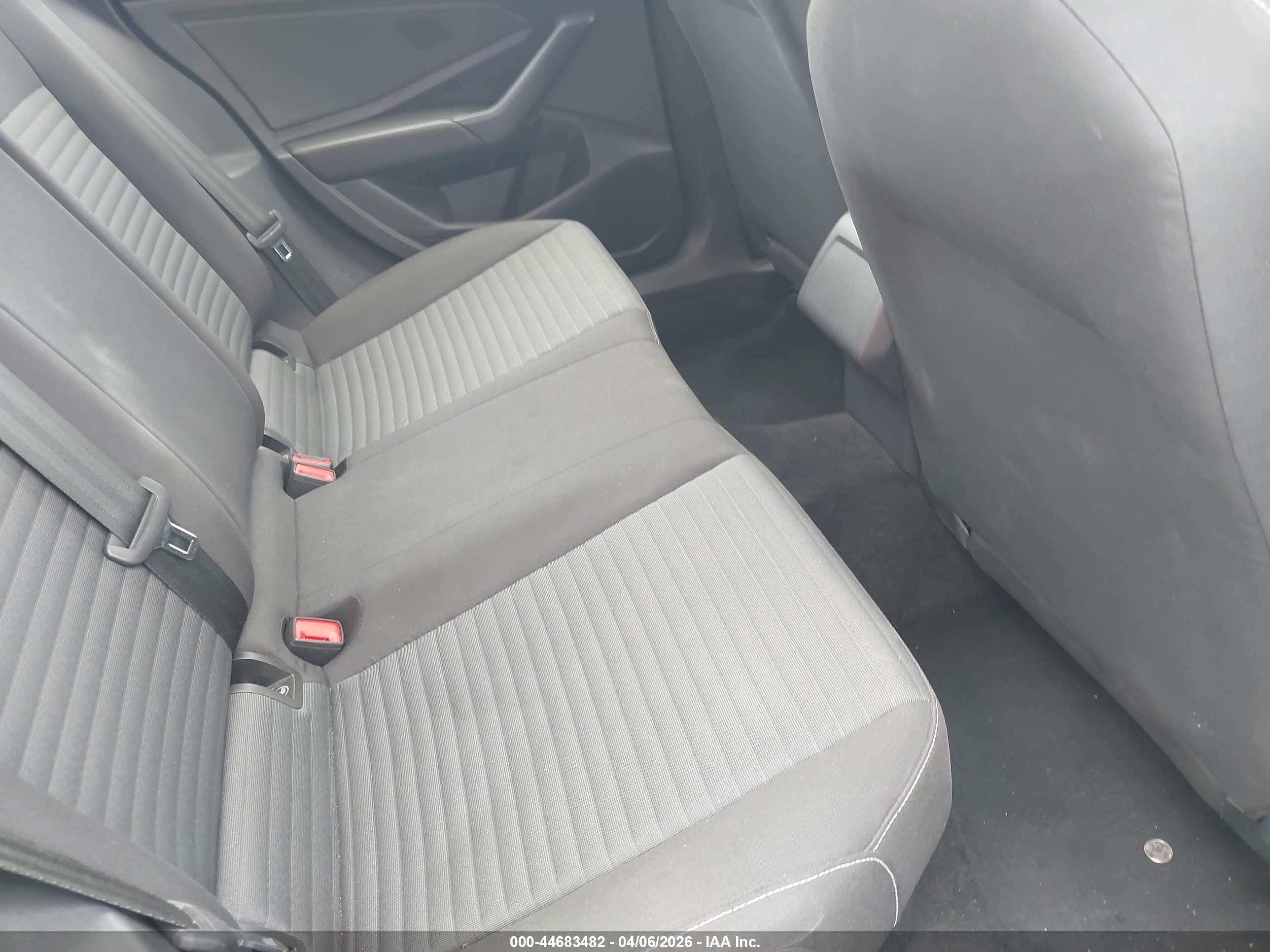 VOLKSWAGEN JETTA image 8
