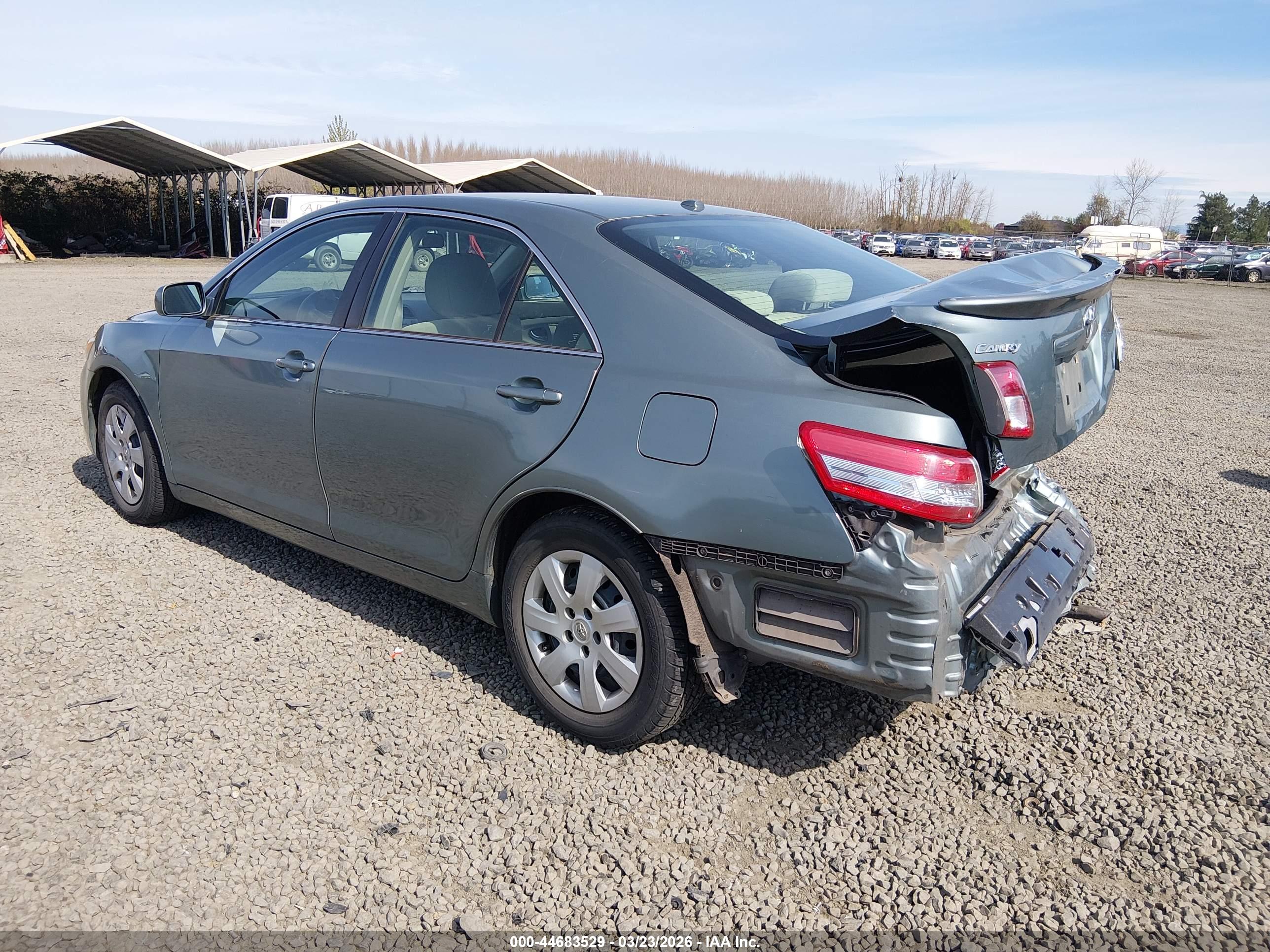 TOYOTA CAMRY image 3