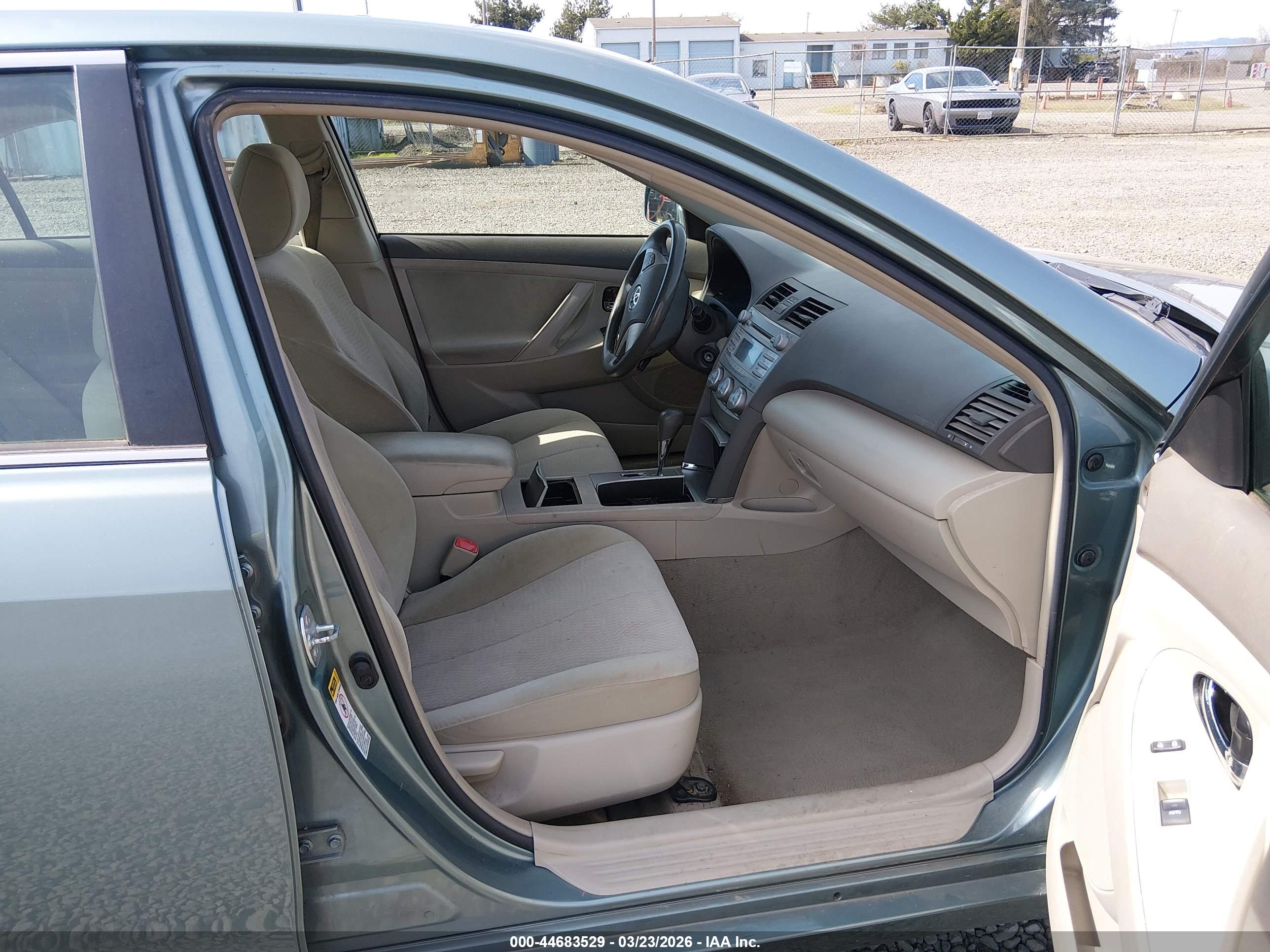 TOYOTA CAMRY image 5
