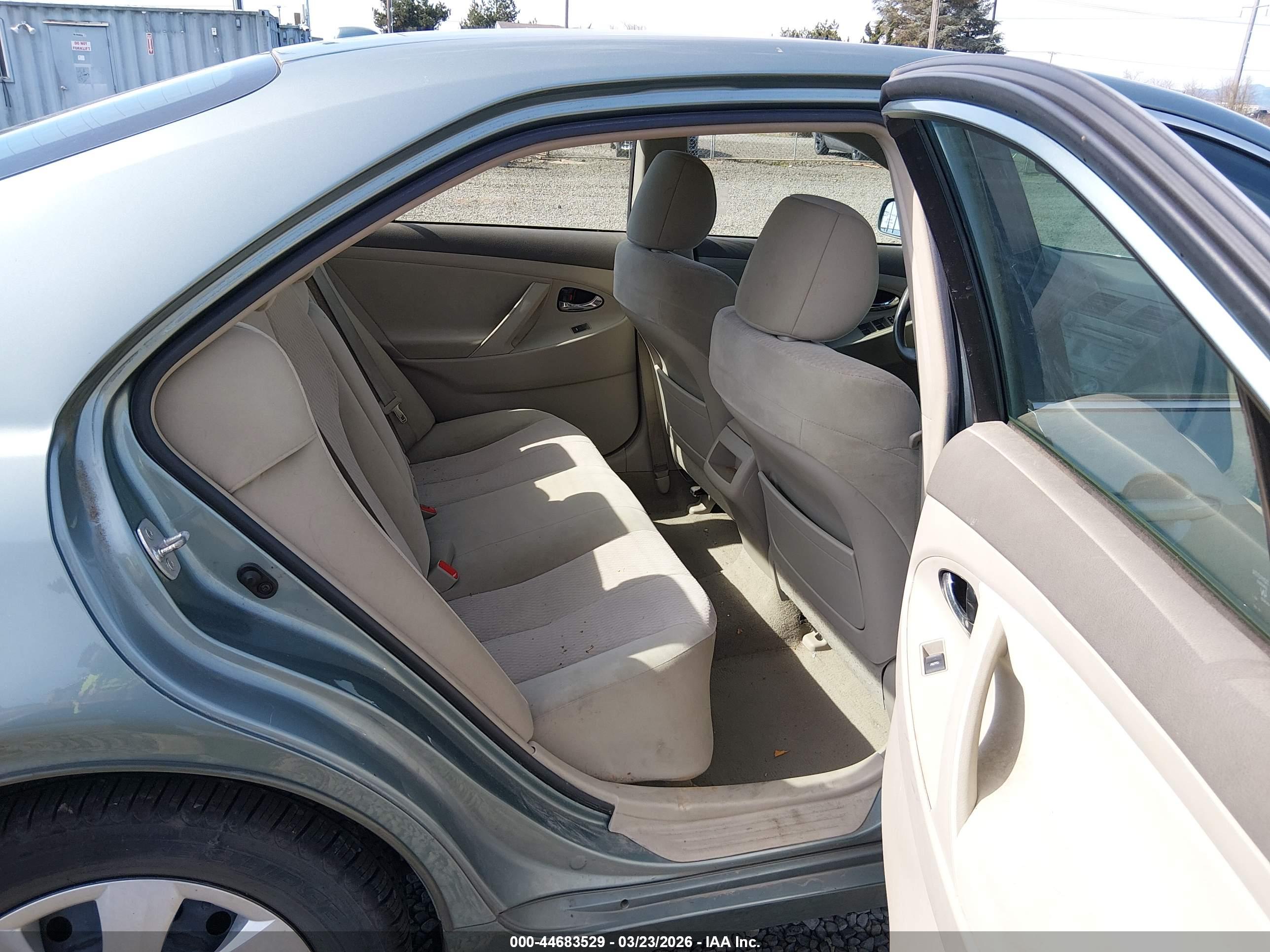 TOYOTA CAMRY image 8