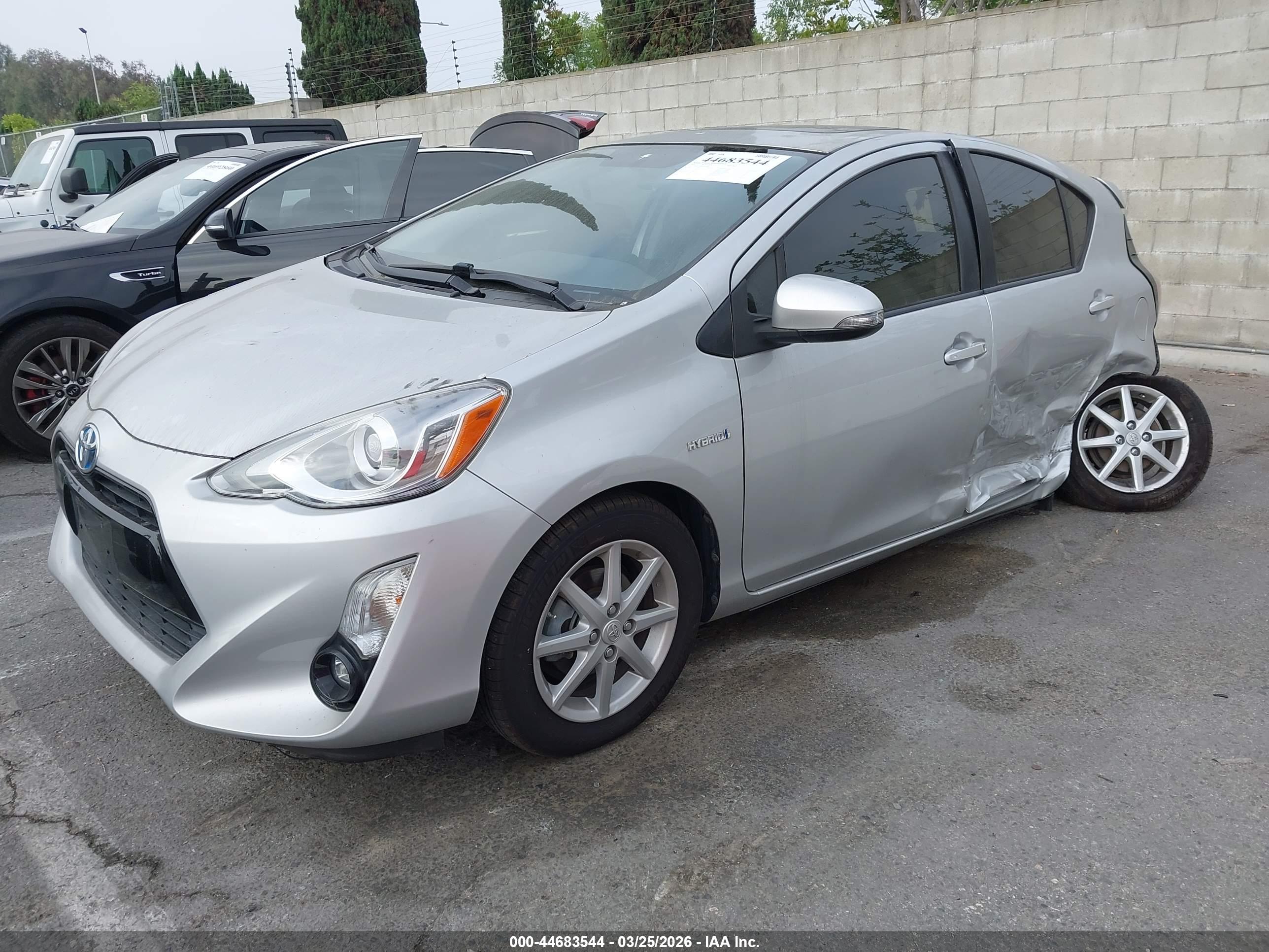 TOYOTA PRIUS image 2