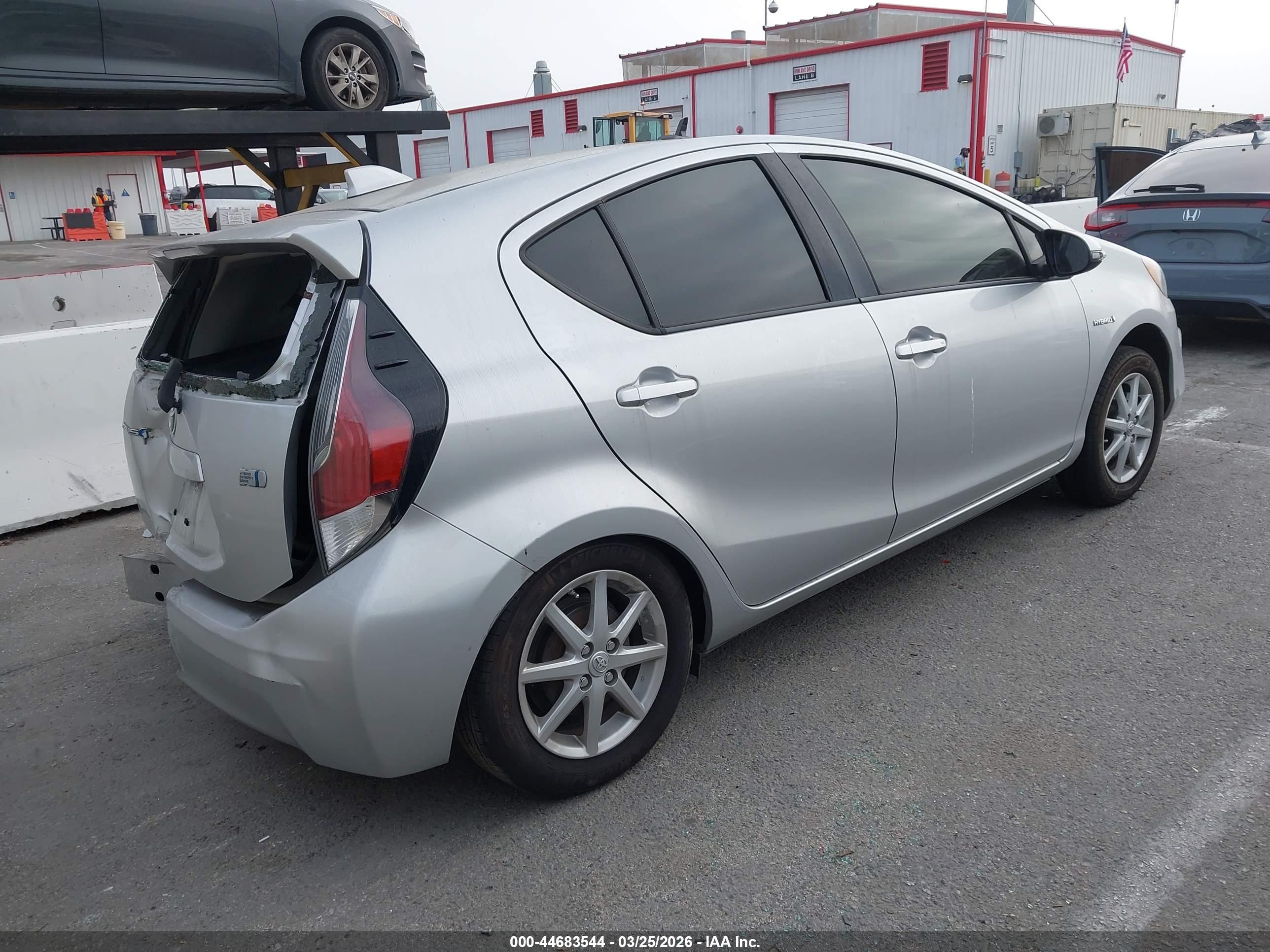 TOYOTA PRIUS image 4