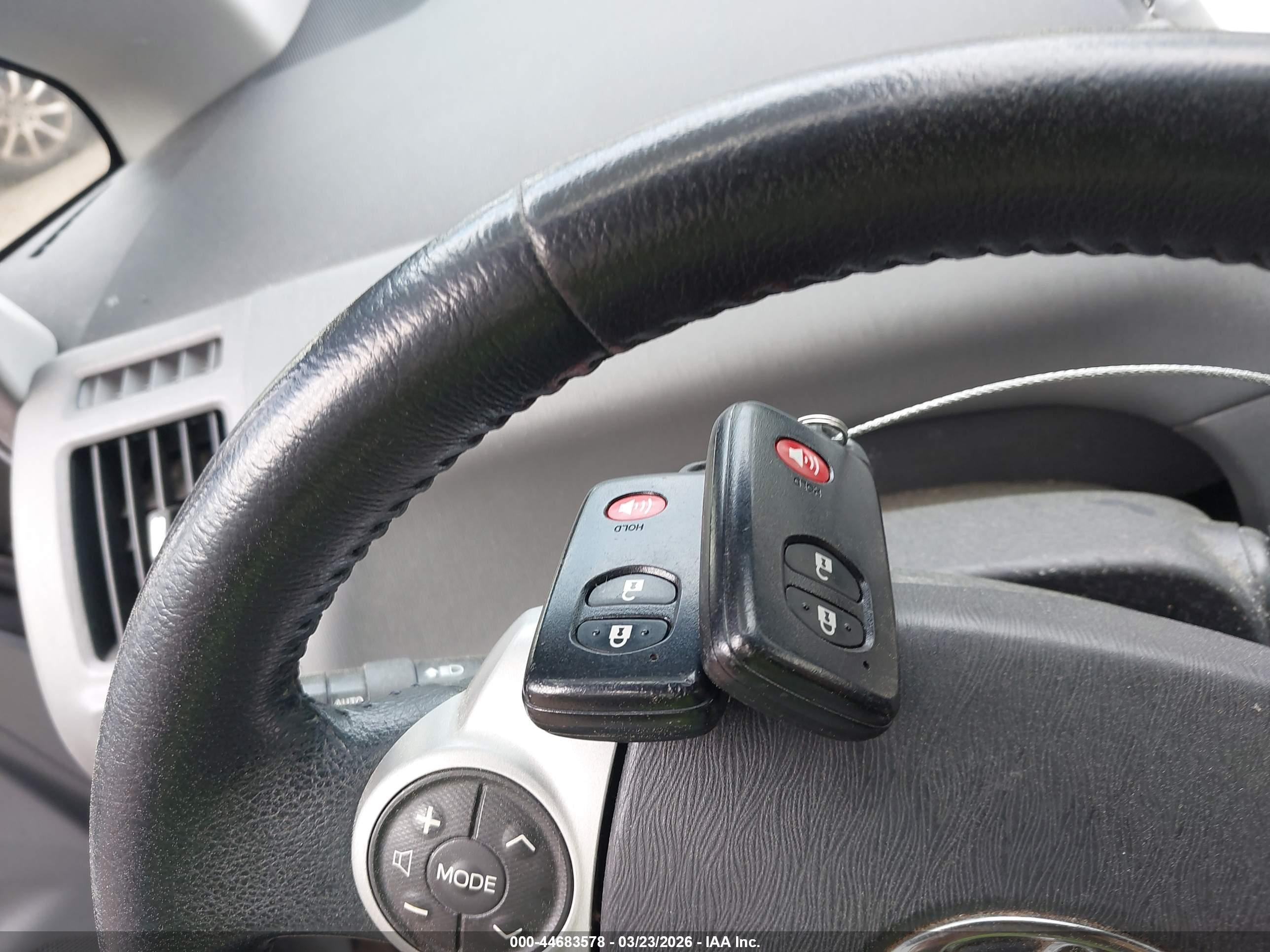 TOYOTA PRIUS image 11