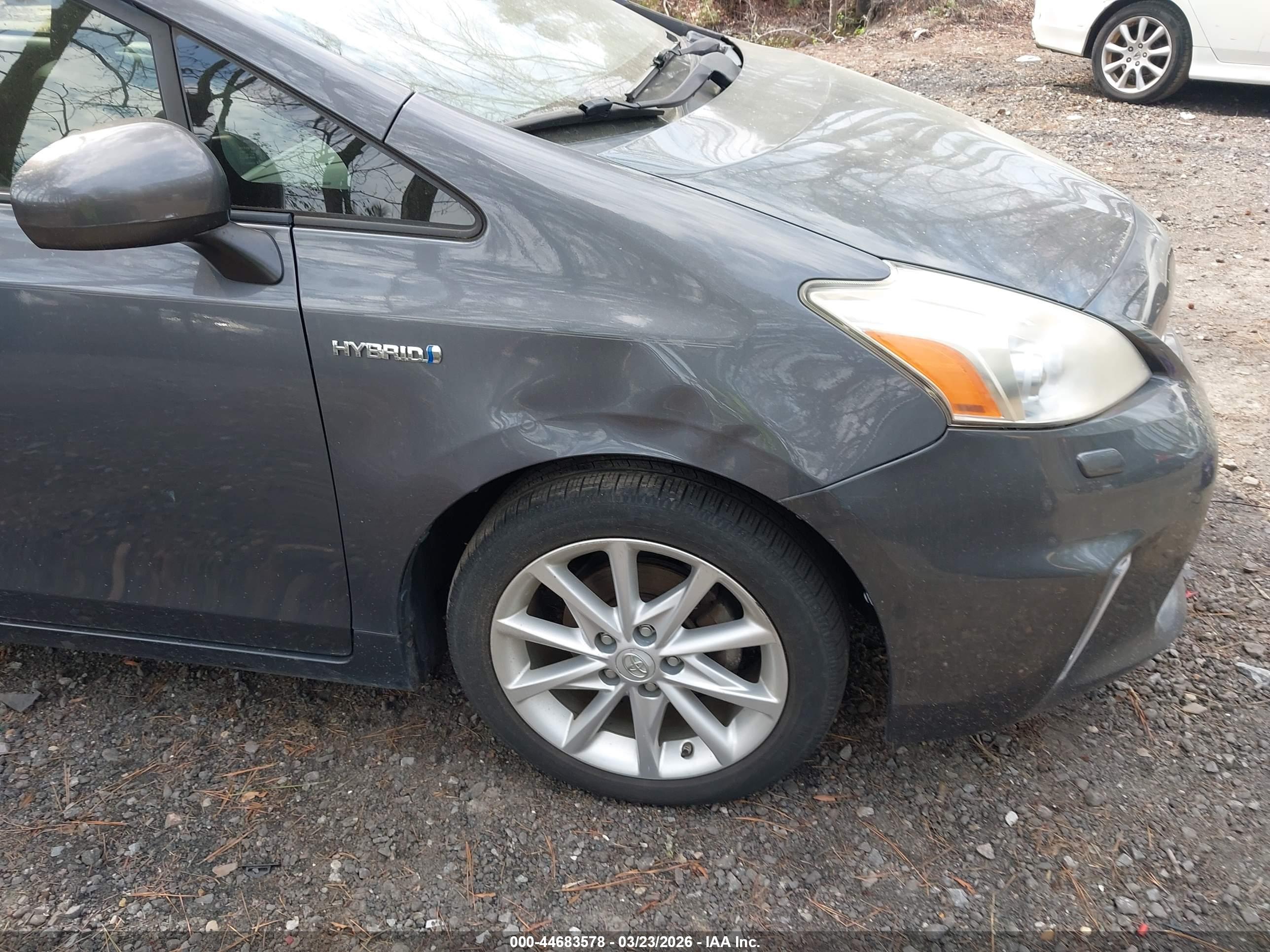 TOYOTA PRIUS image 6