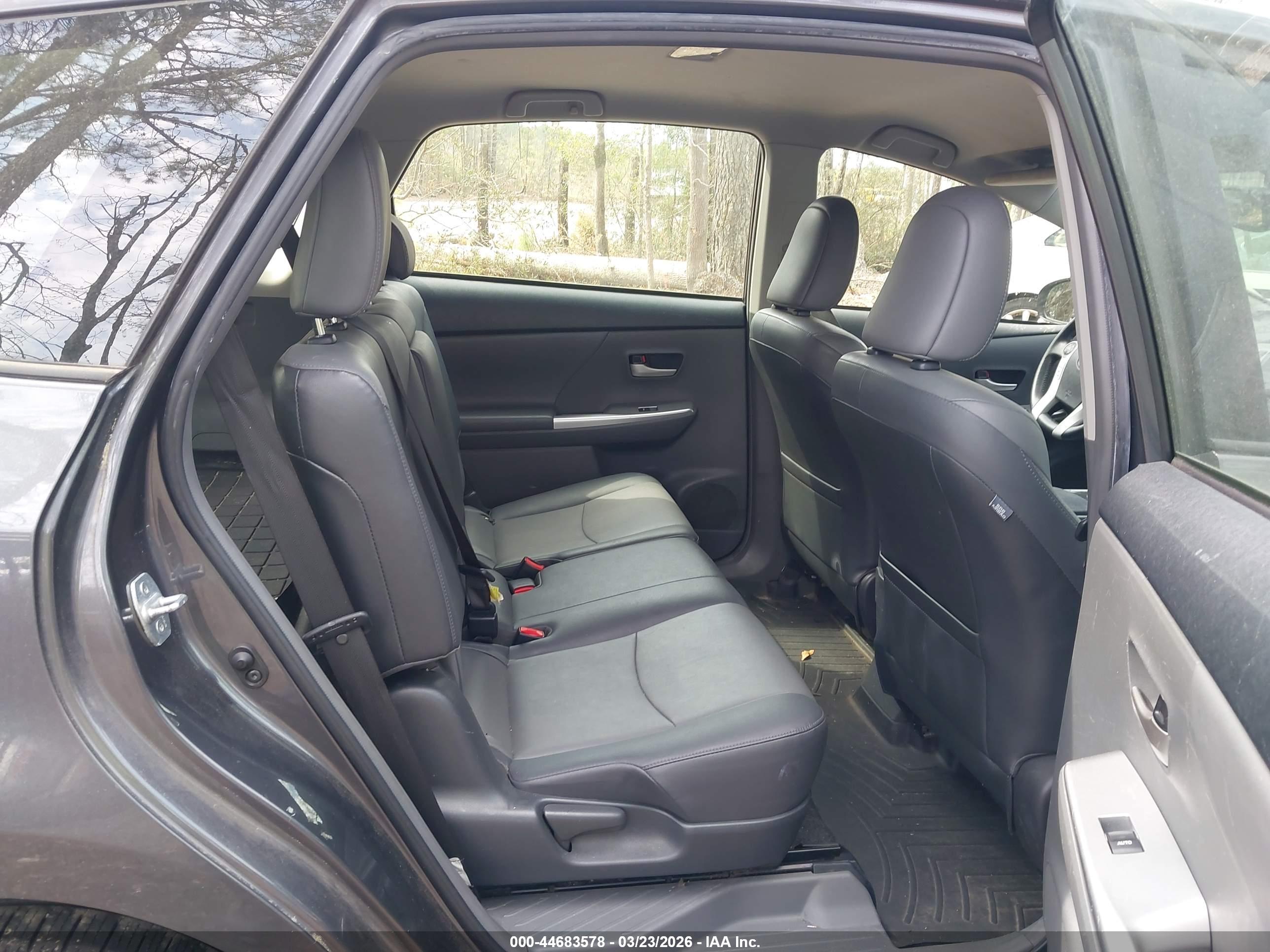 TOYOTA PRIUS image 8