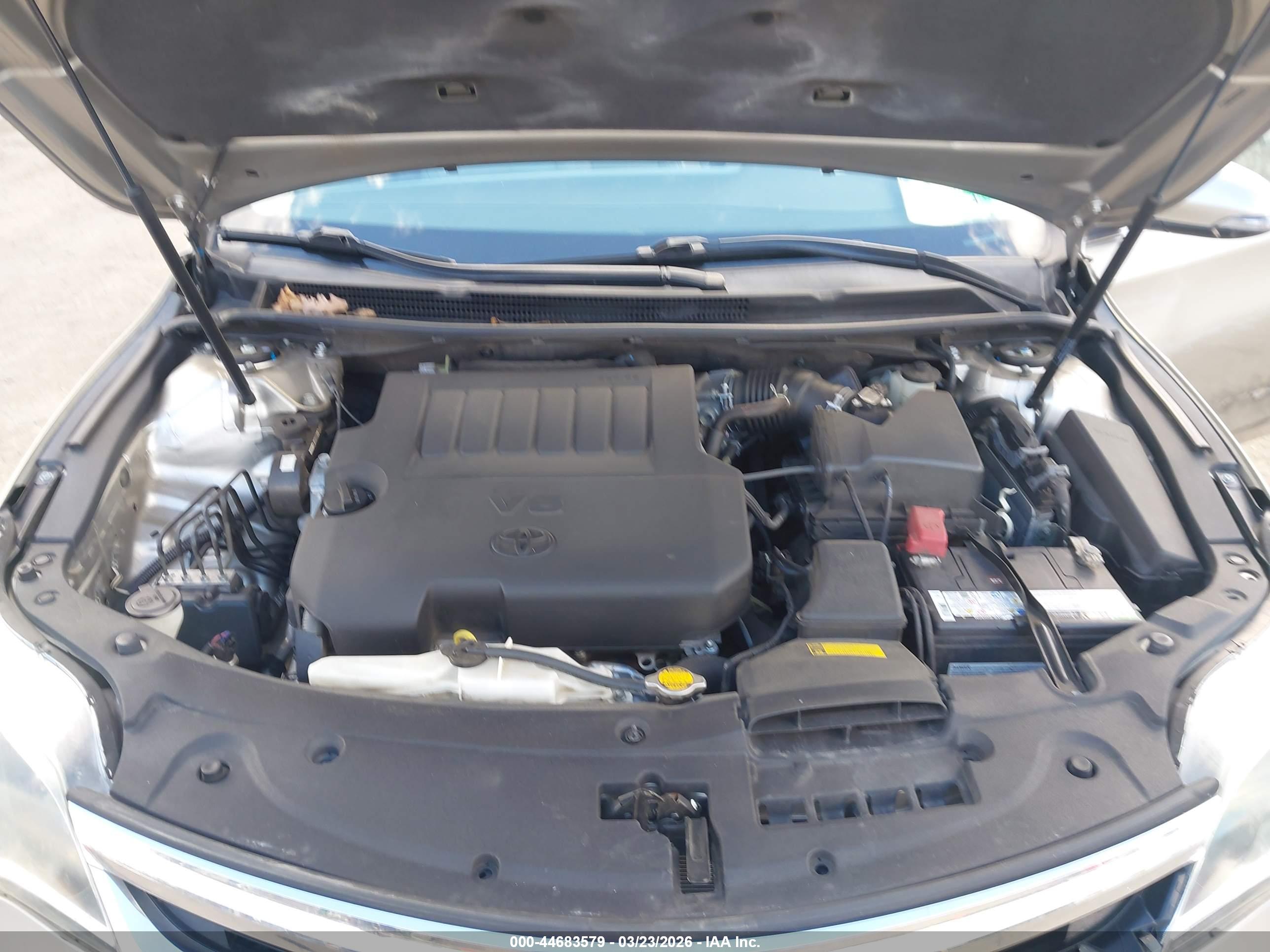 TOYOTA AVALON image 10