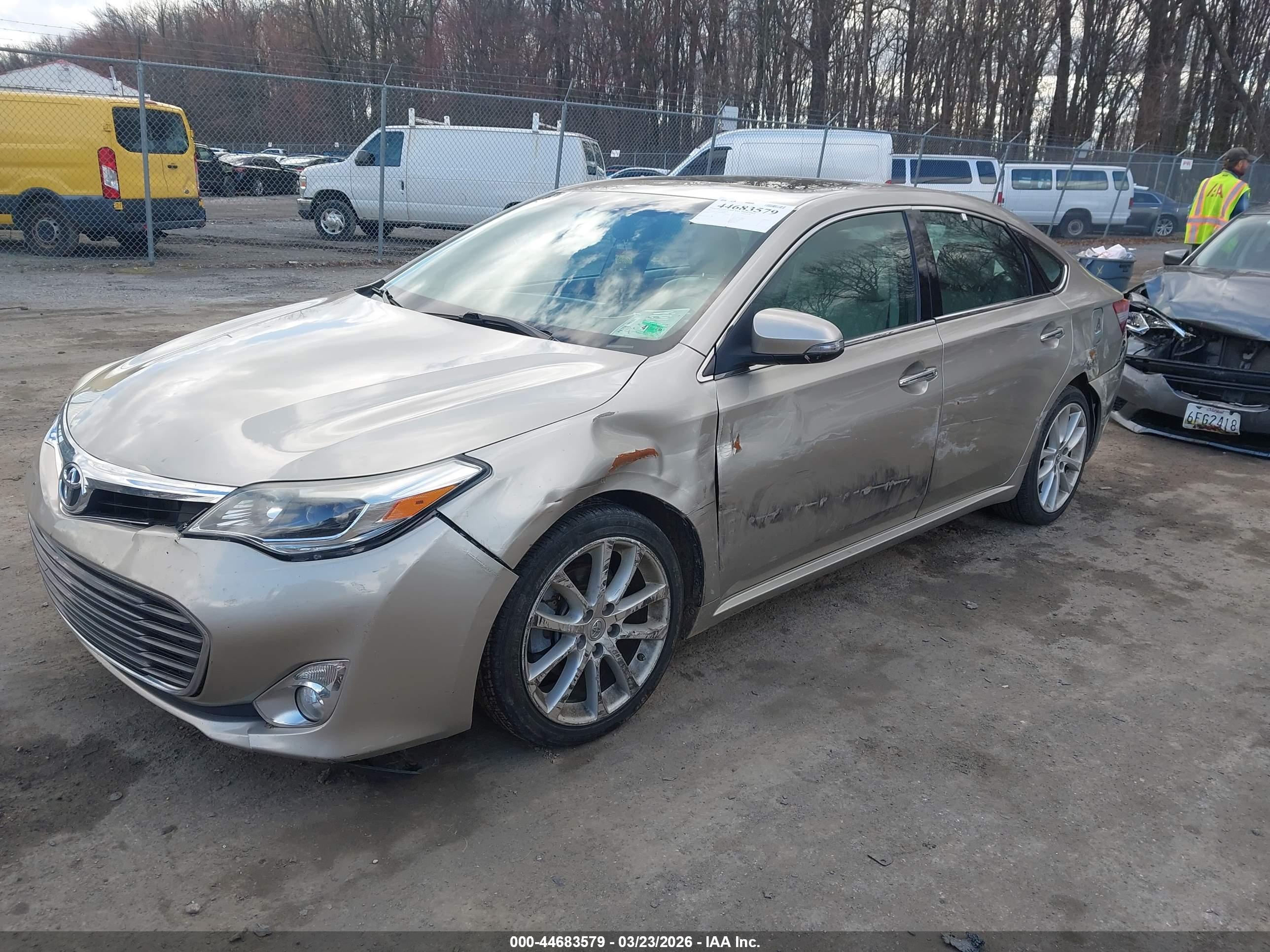 TOYOTA AVALON image 2