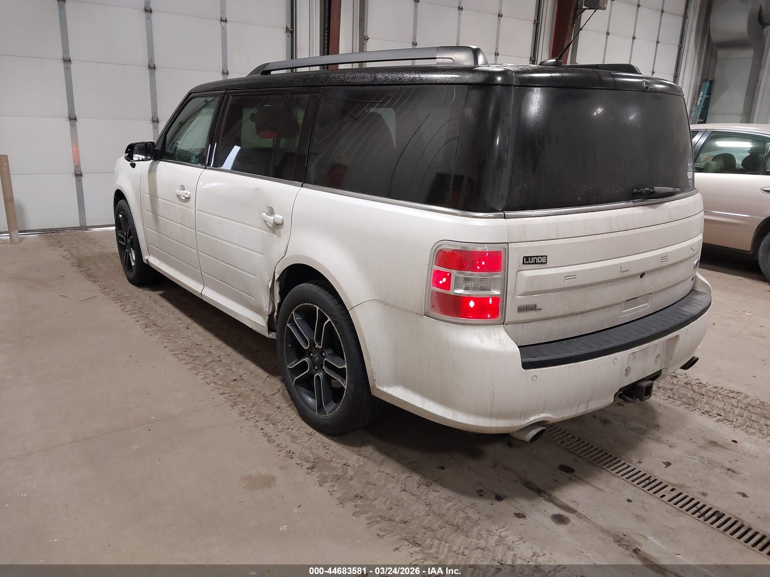 FORD FLEX image 3