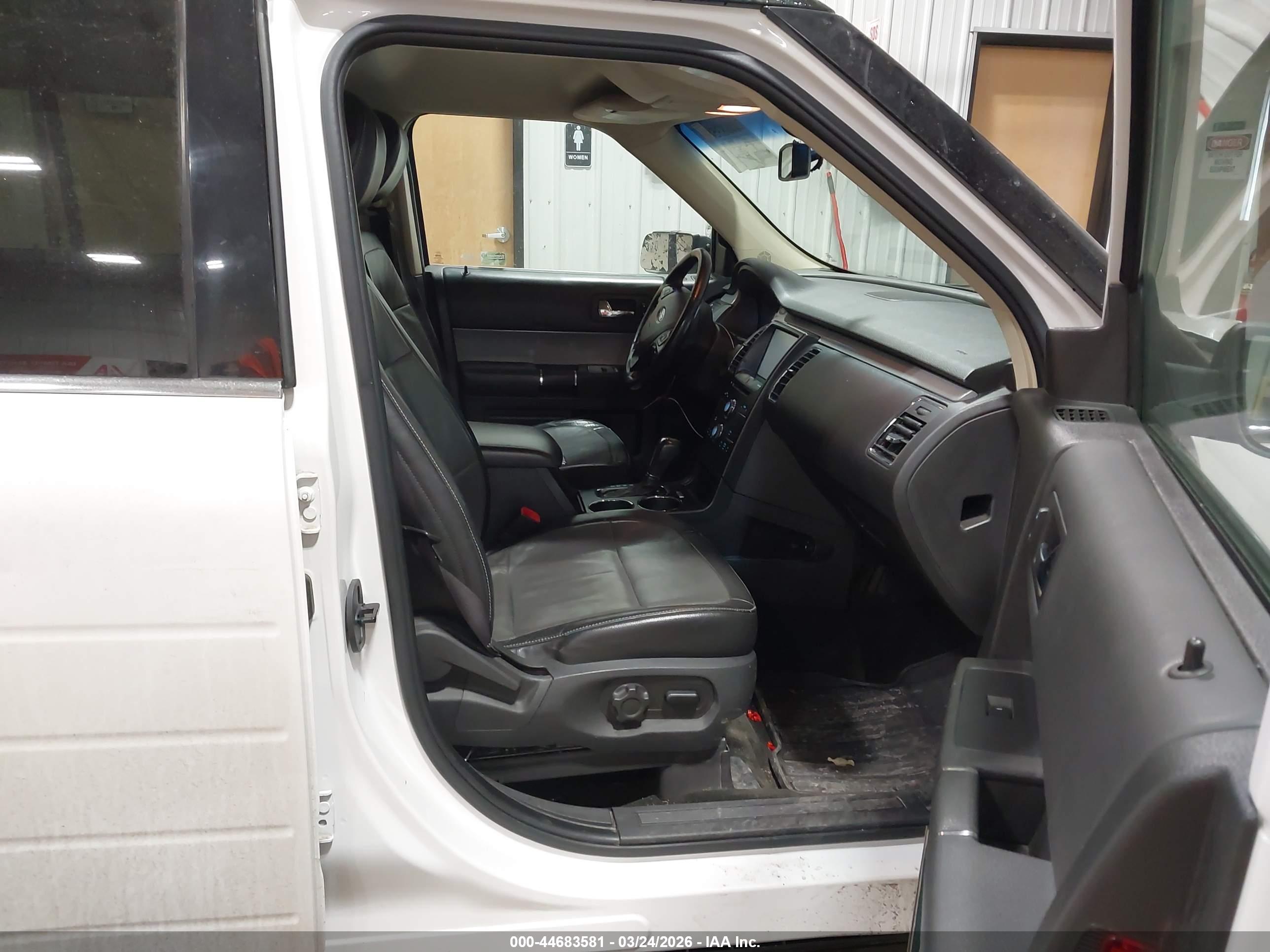 FORD FLEX image 5