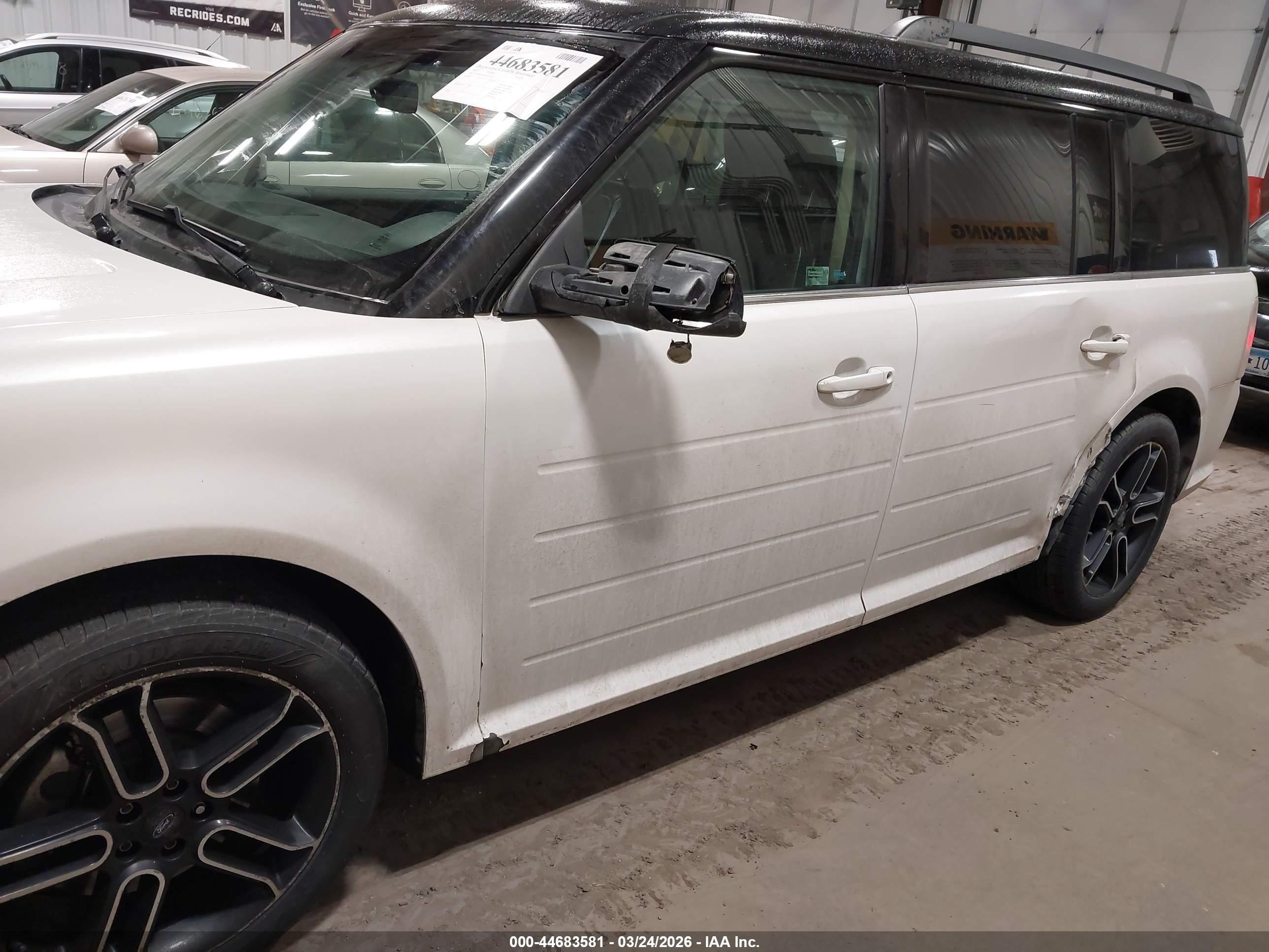 FORD FLEX image 6