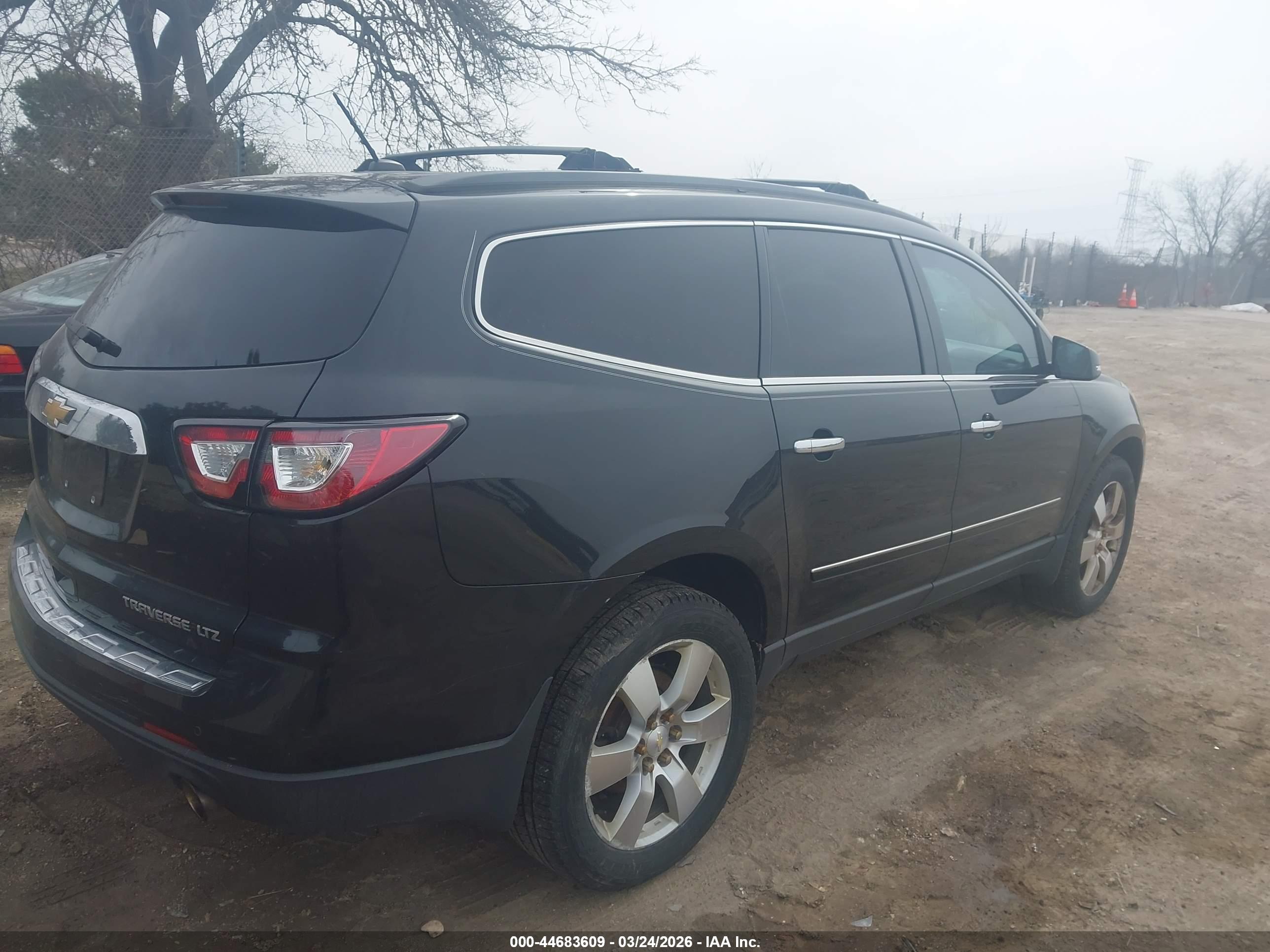 CHEVROLET TRAVERSE image 4