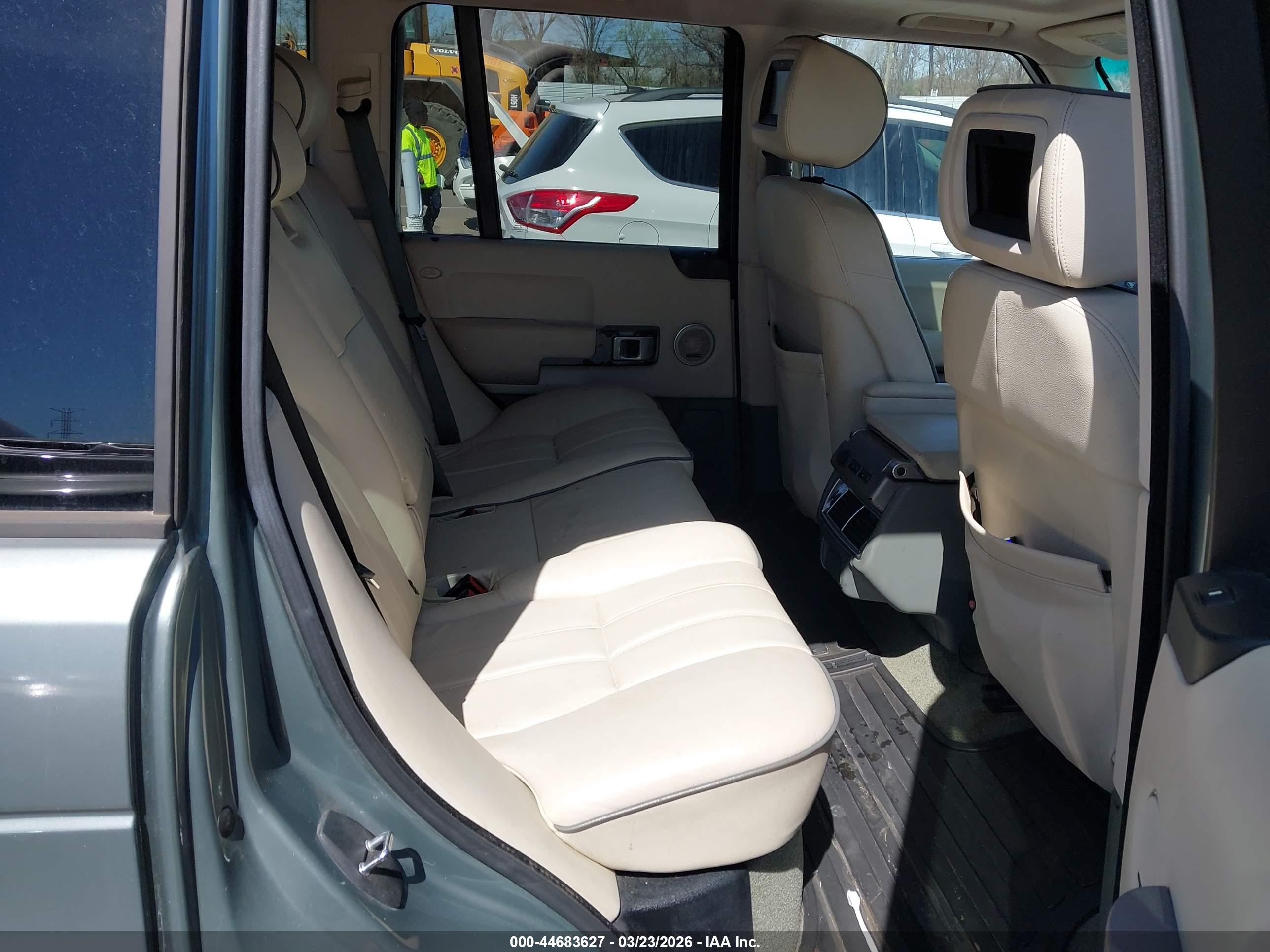 LAND ROVER image 8