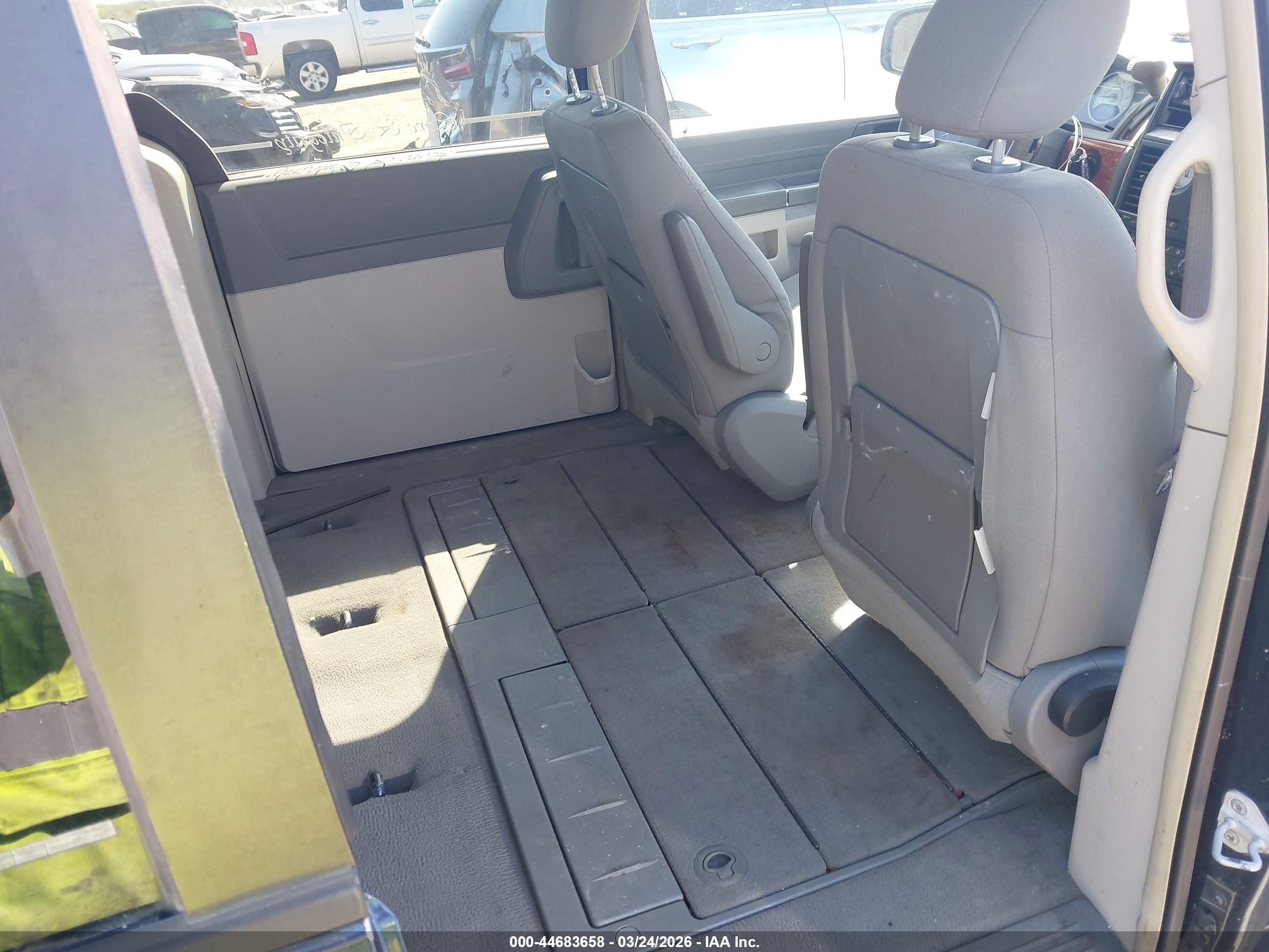 CHRYSLER TOWN image 8