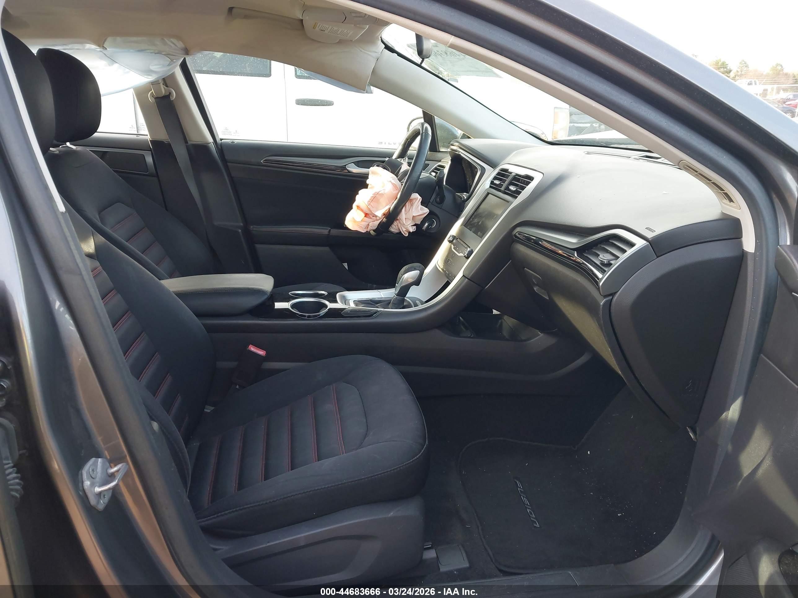 FORD FUSION image 5