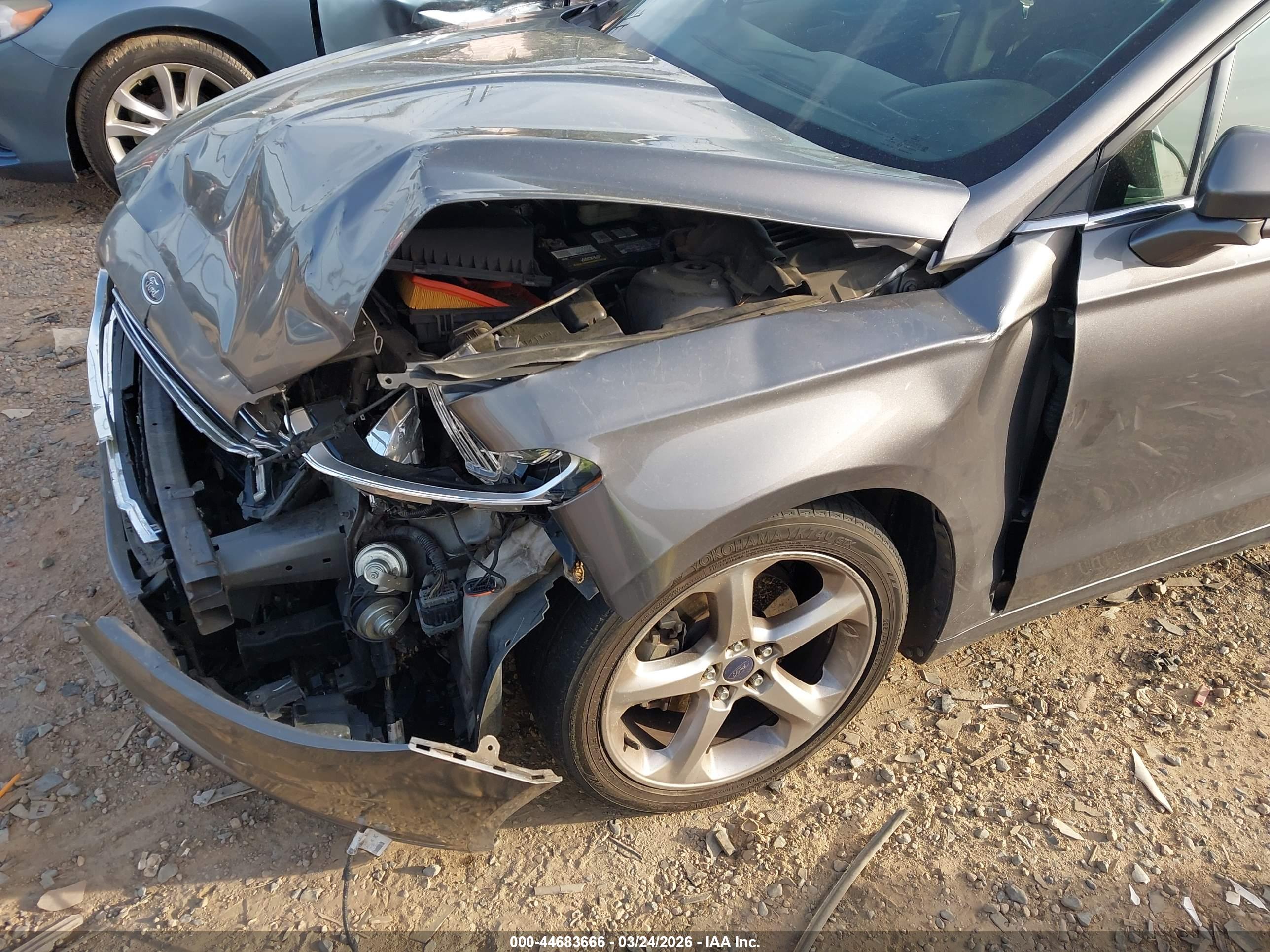 FORD FUSION image 6