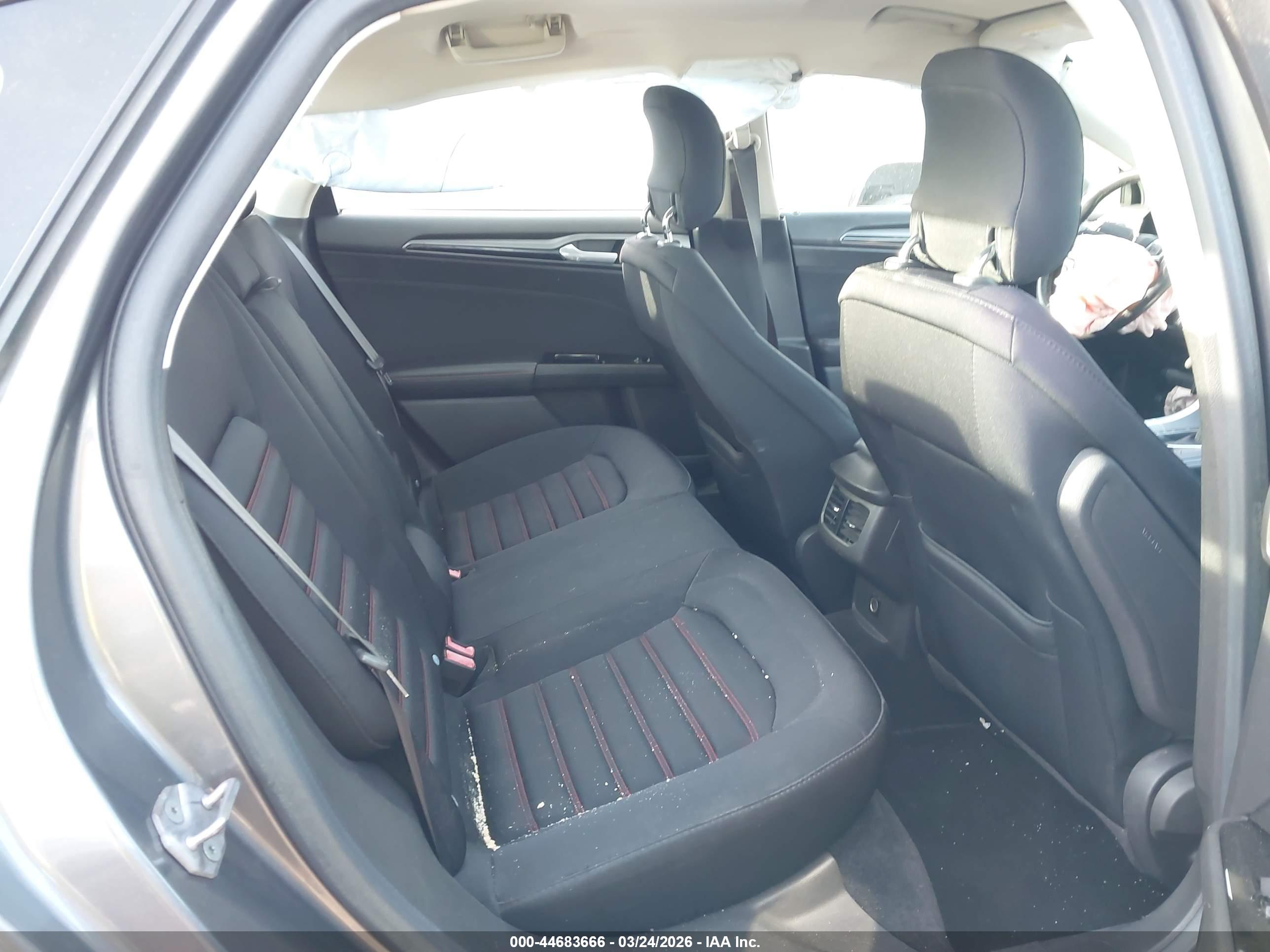 FORD FUSION image 8
