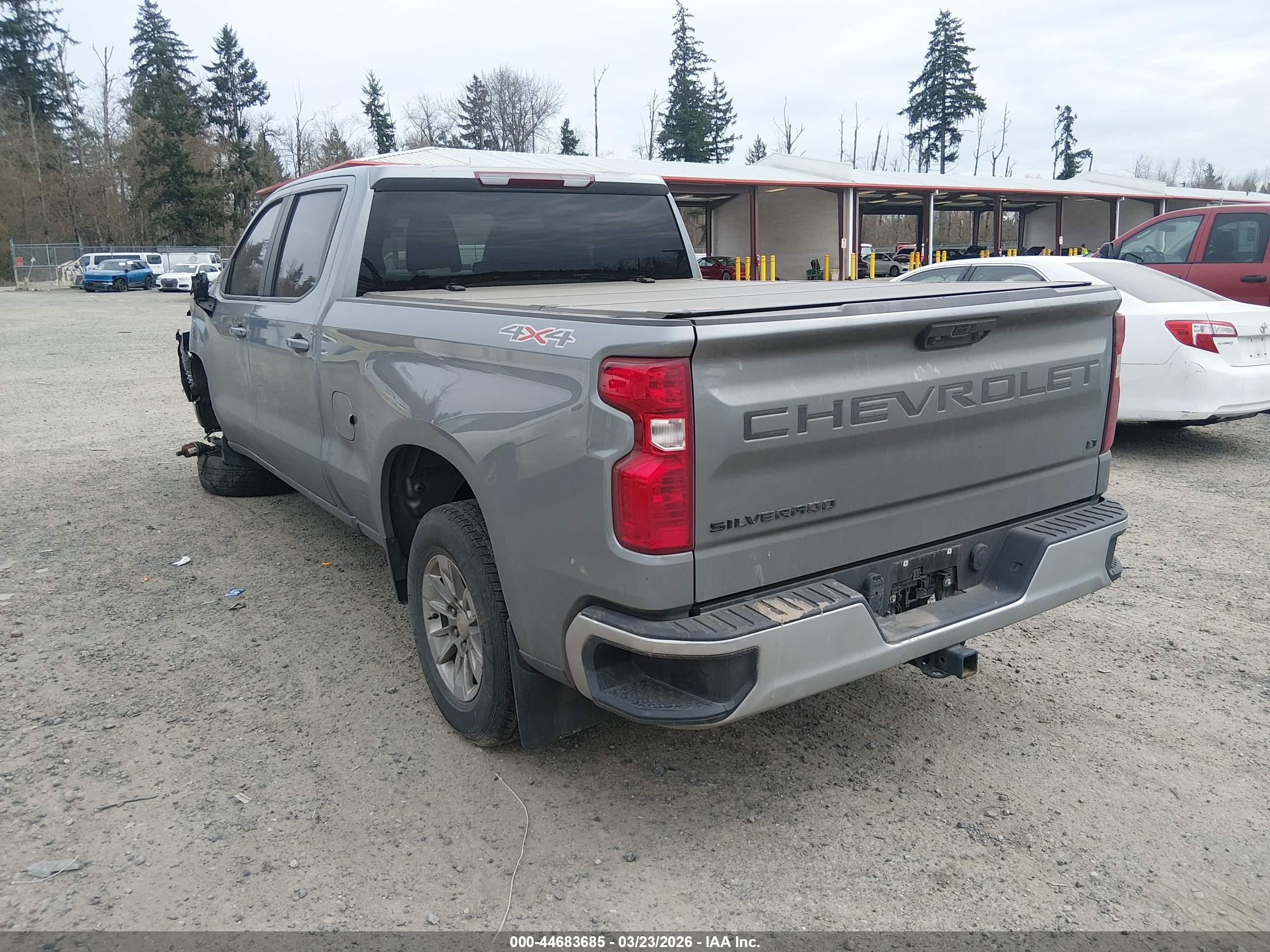CHEVROLET SILVERADO image 3