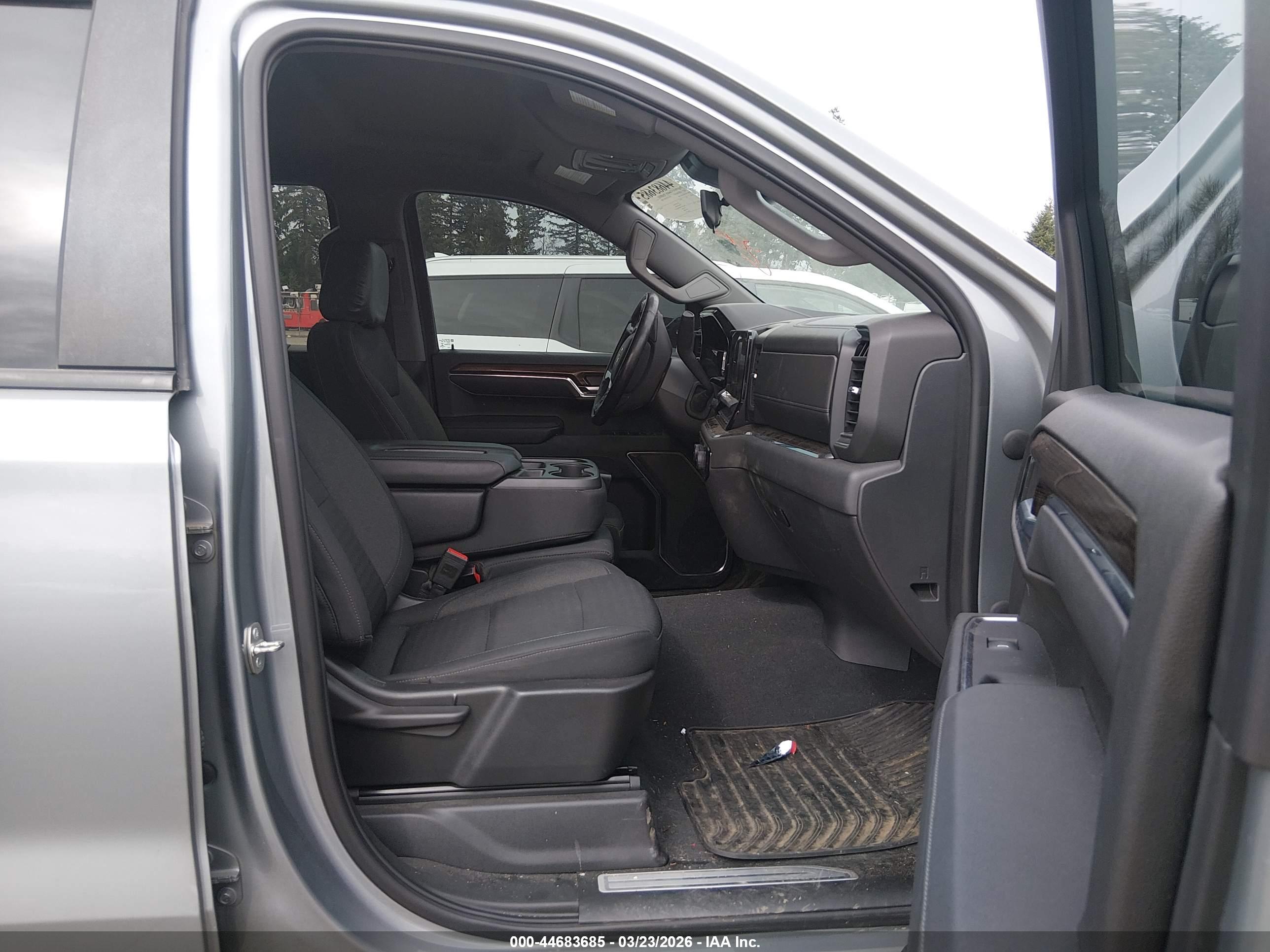 CHEVROLET SILVERADO image 5