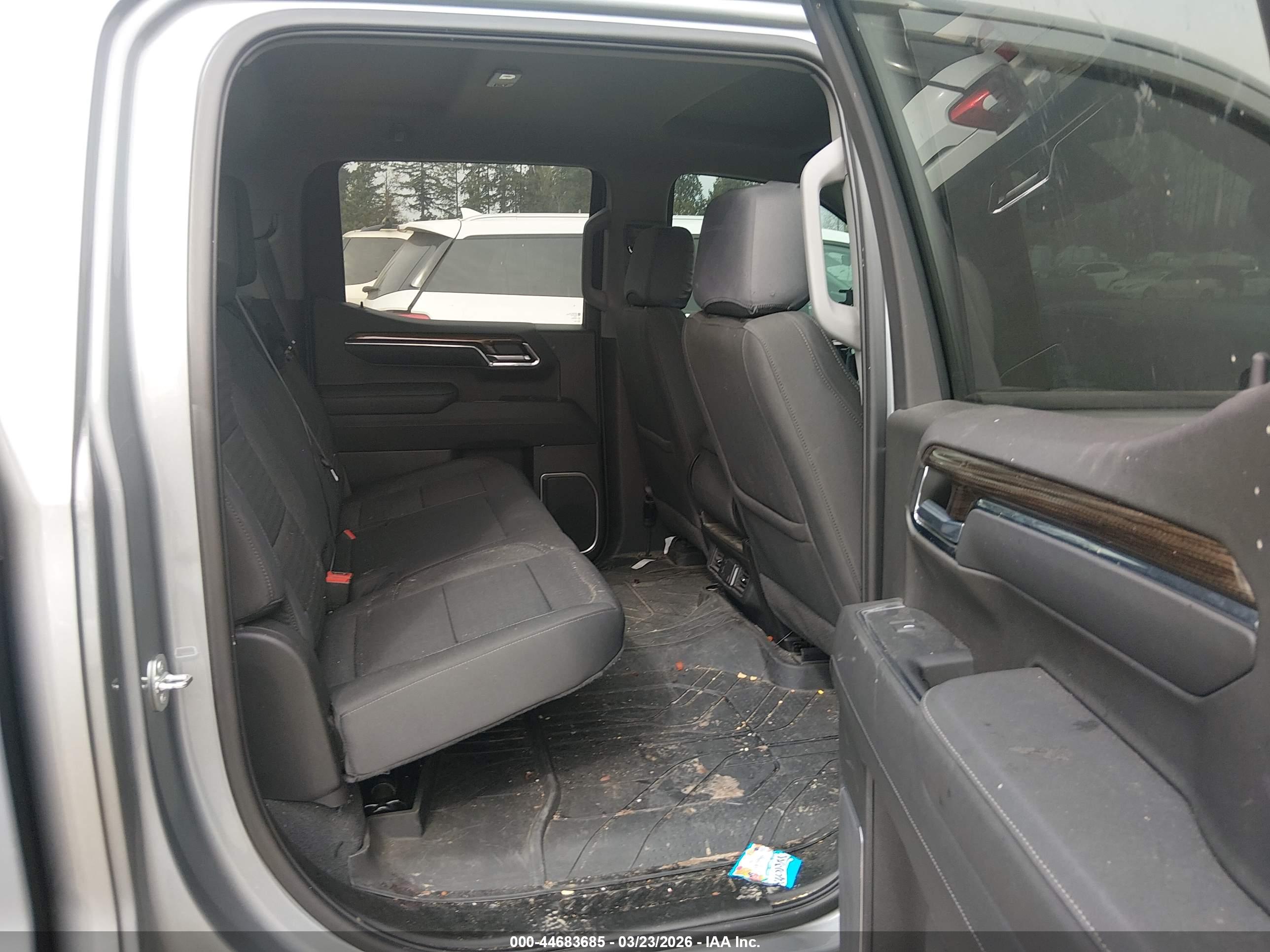 CHEVROLET SILVERADO image 8