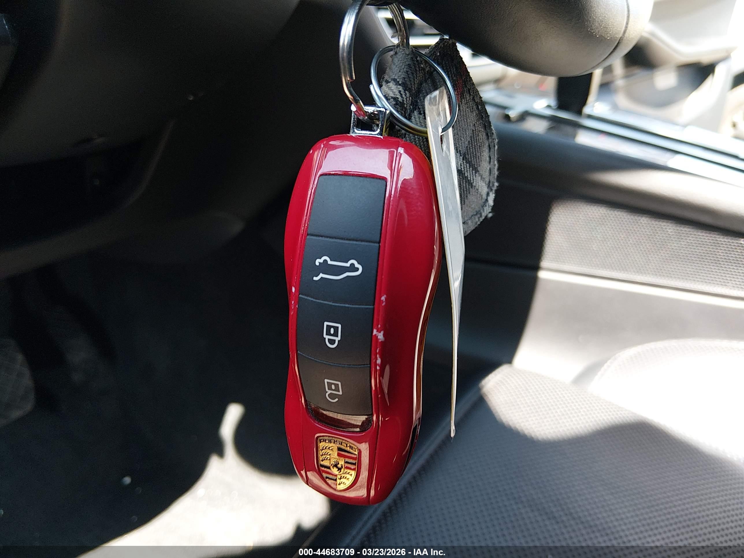 PORSCHE MACAN image 11