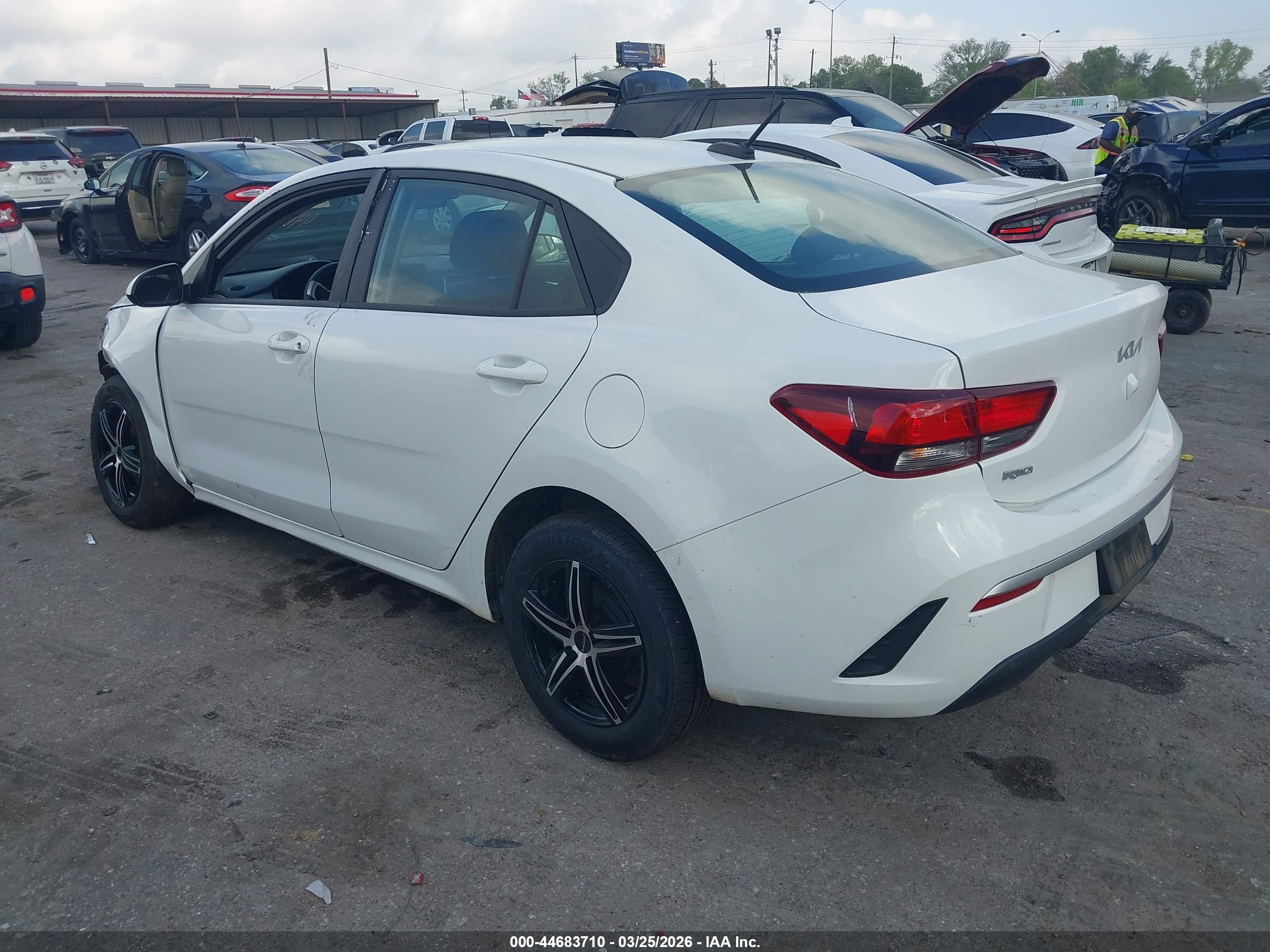 KIA RIO image 3