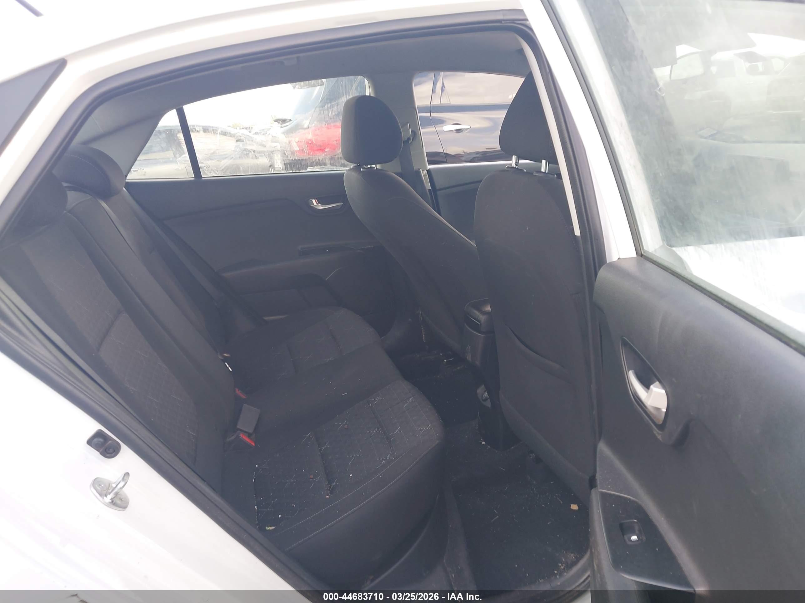 KIA RIO image 8