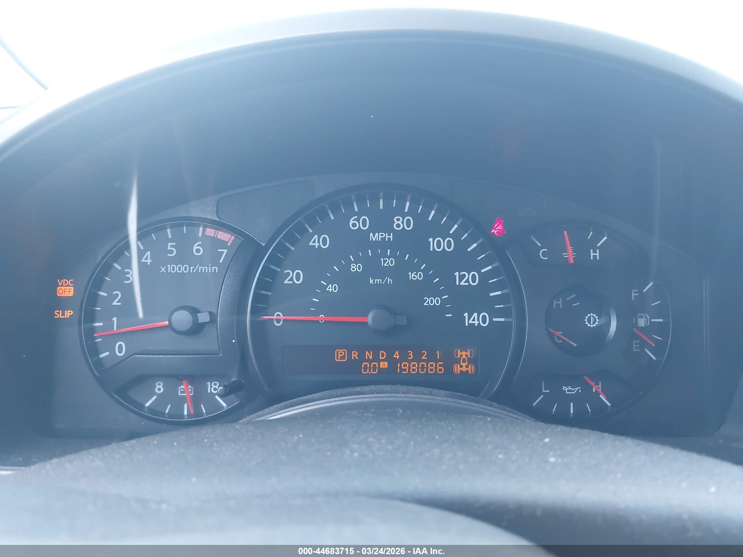 NISSAN TITAN image 7