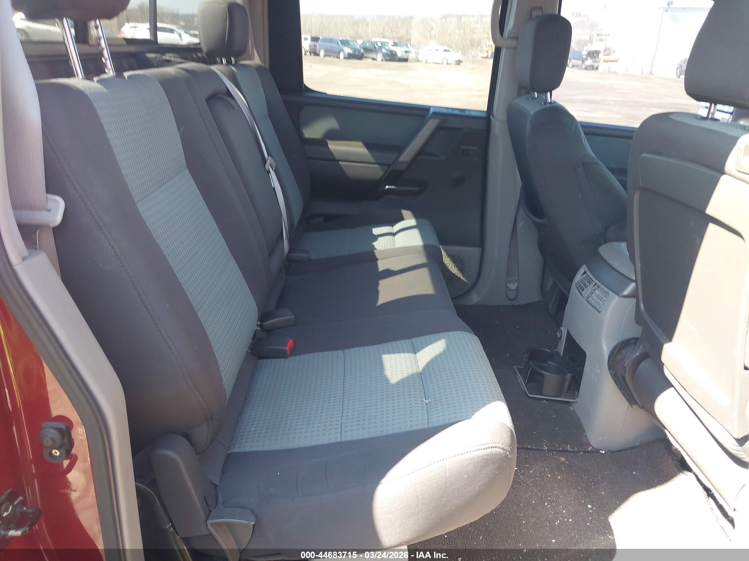 NISSAN TITAN image 8