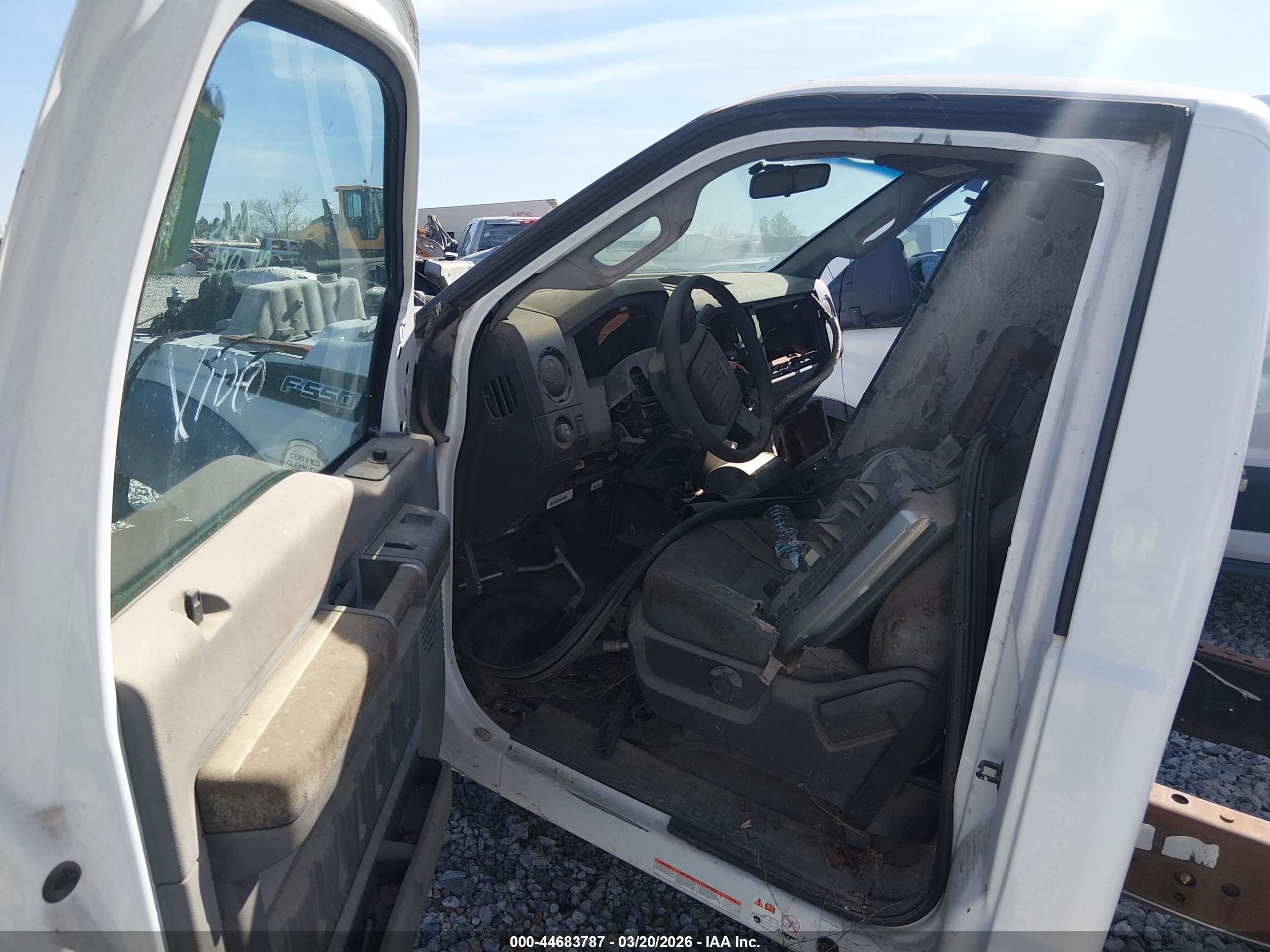 FORD F-550 image 8