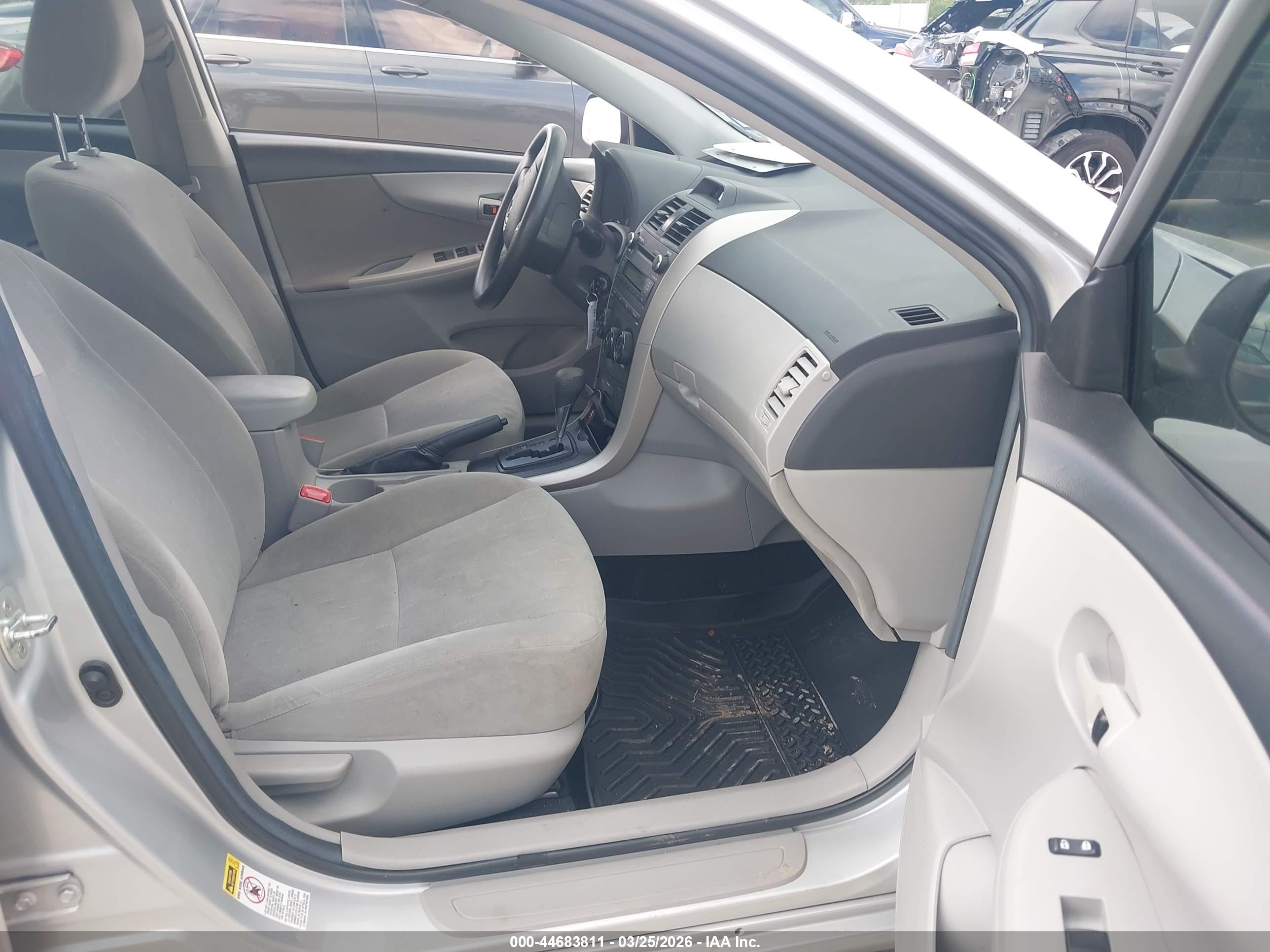 TOYOTA COROLLA image 5