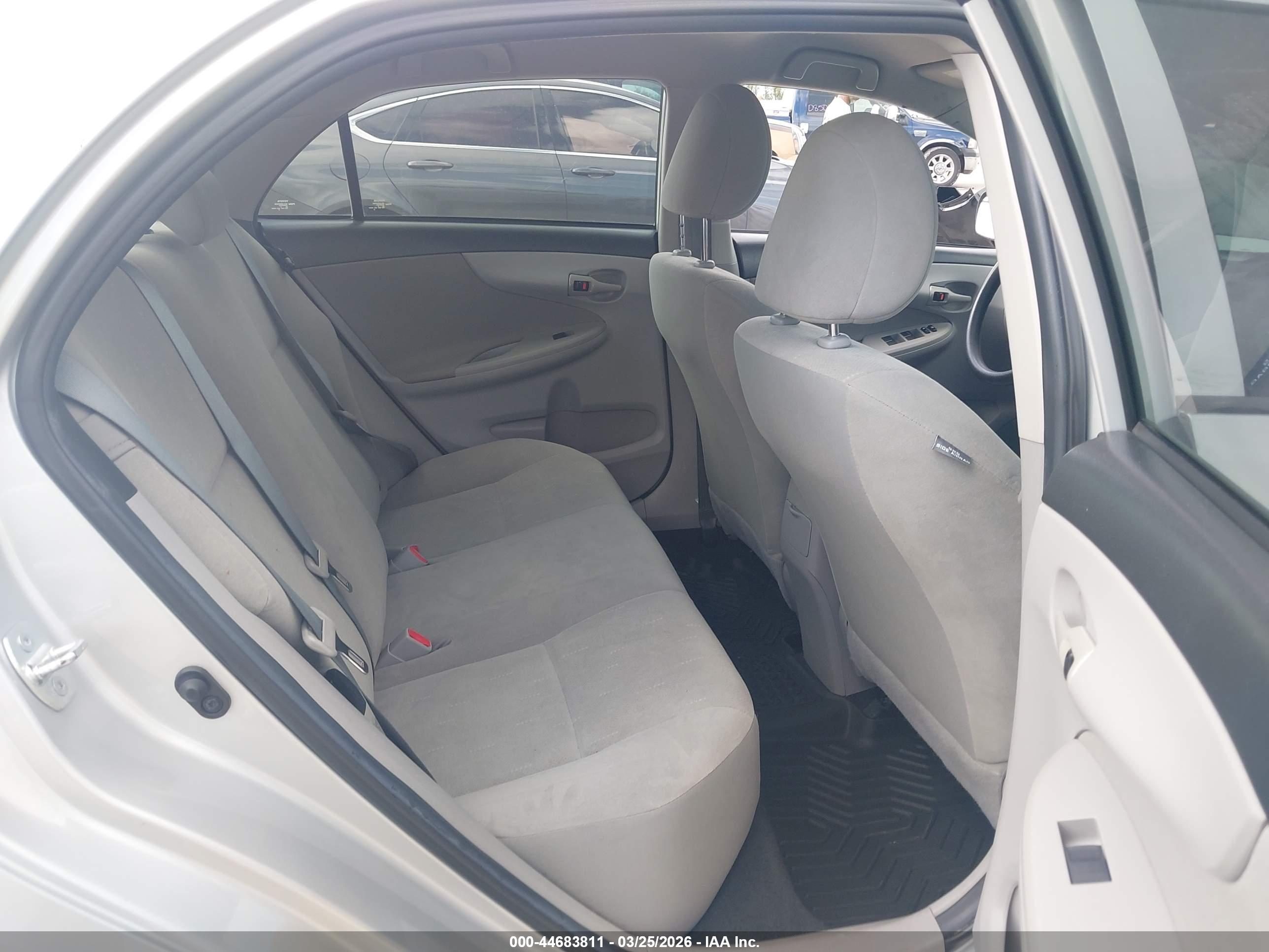TOYOTA COROLLA image 8