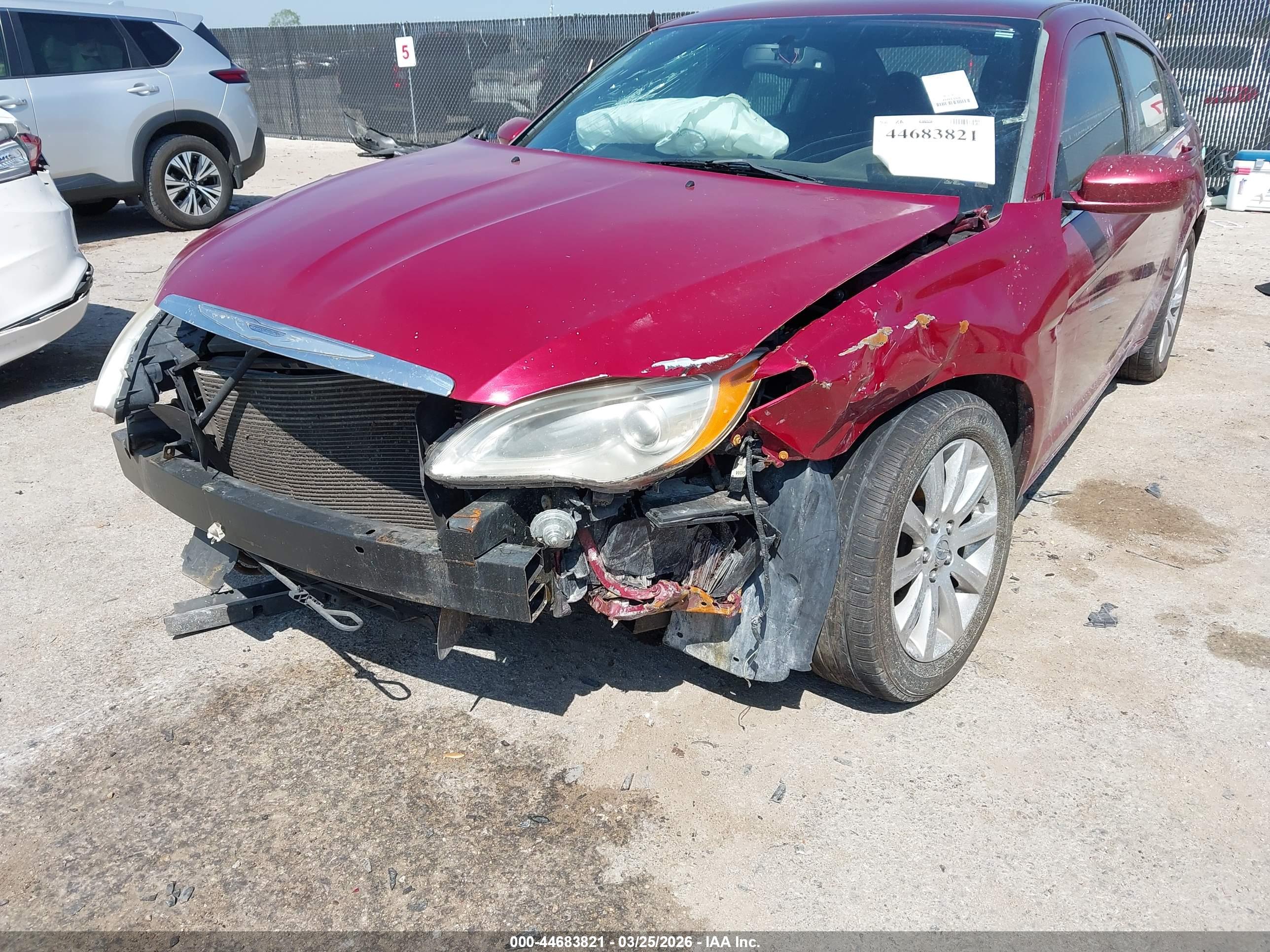 CHRYSLER 200 image 6