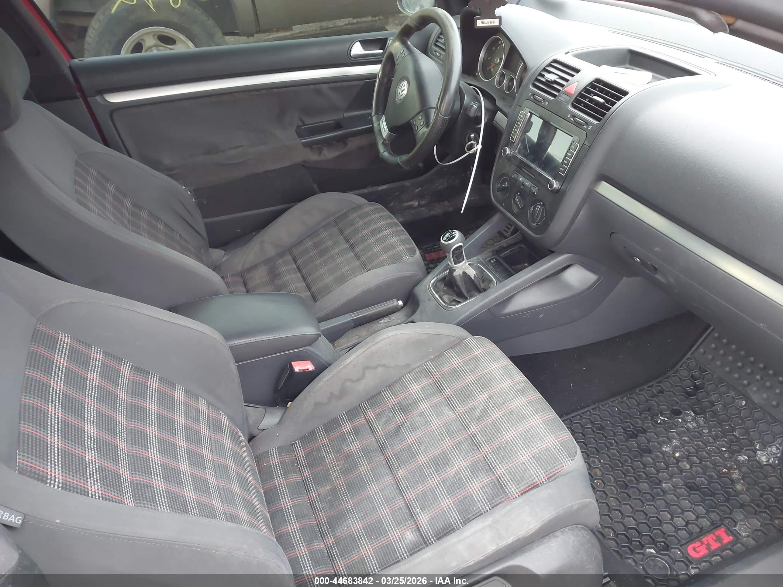 VOLKSWAGEN GTI image 5