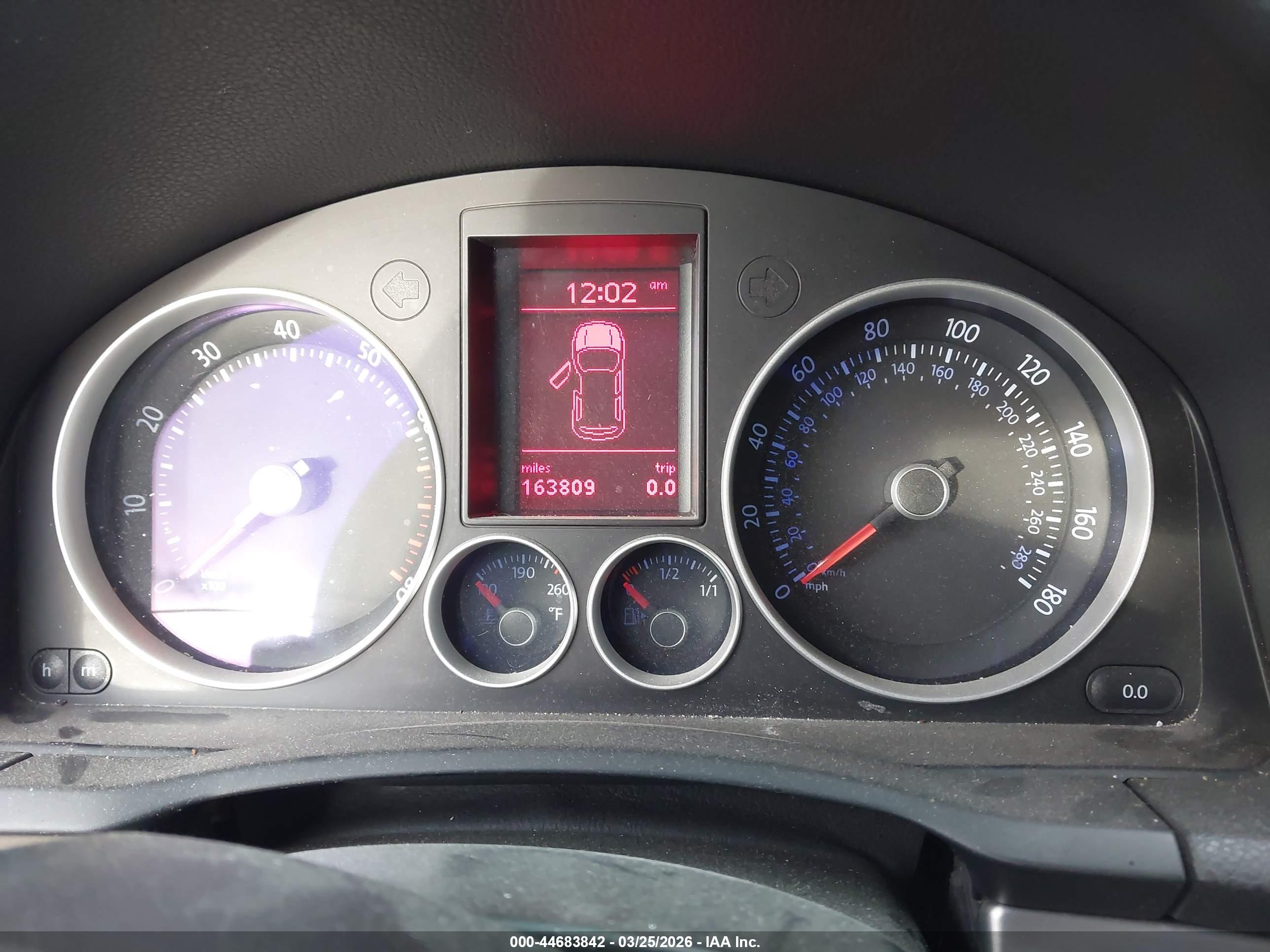 VOLKSWAGEN GTI image 7