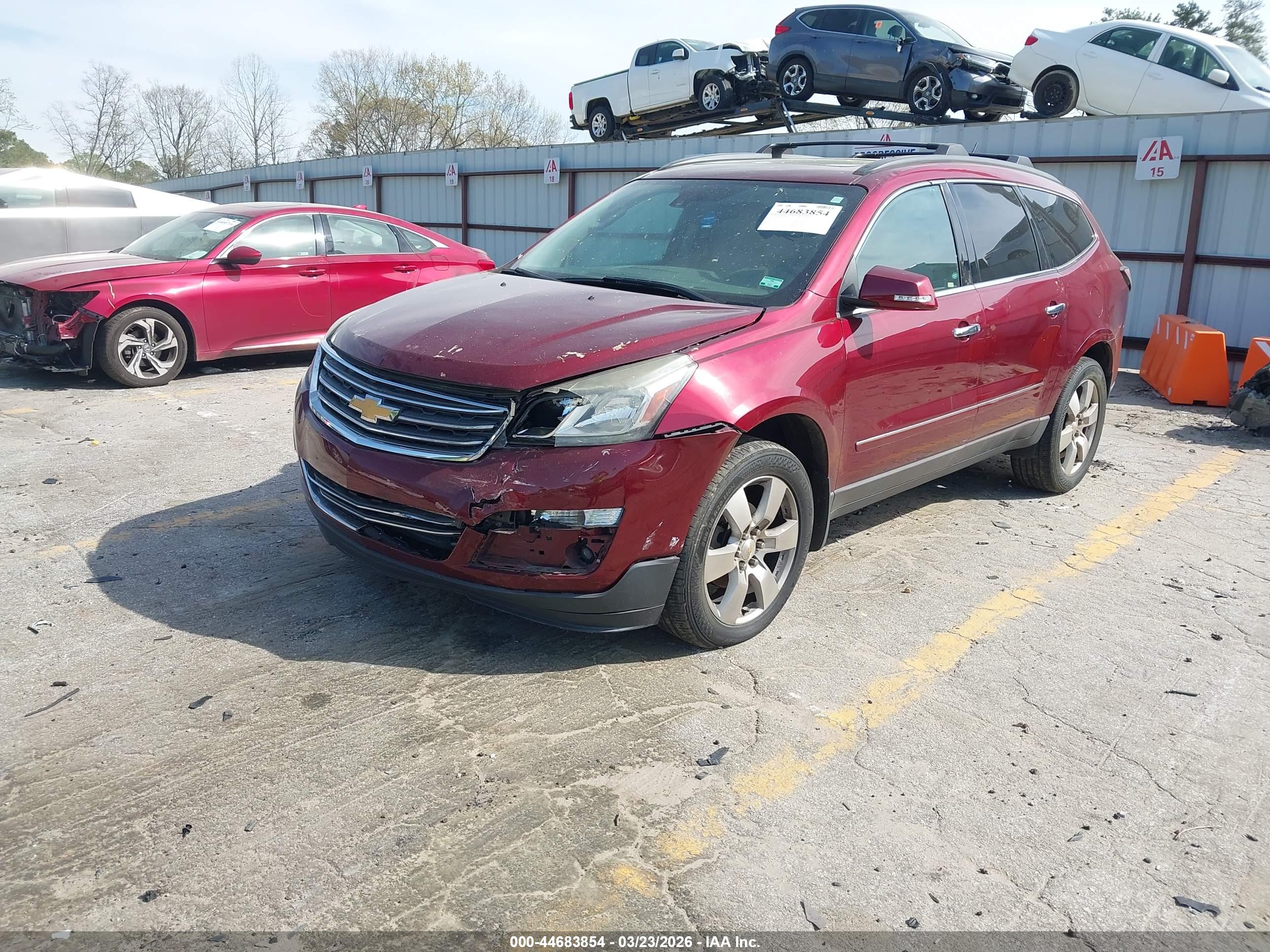 CHEVROLET TRAVERSE image 2