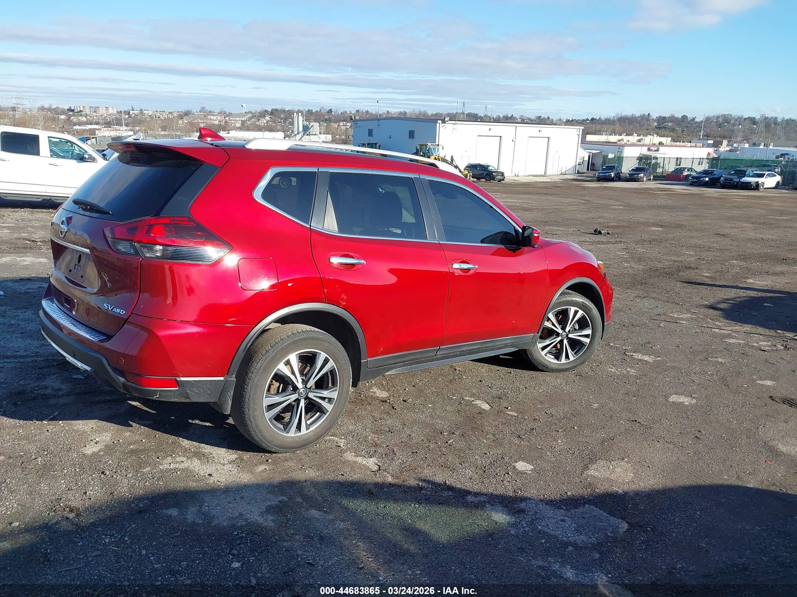 NISSAN ROGUE image 4