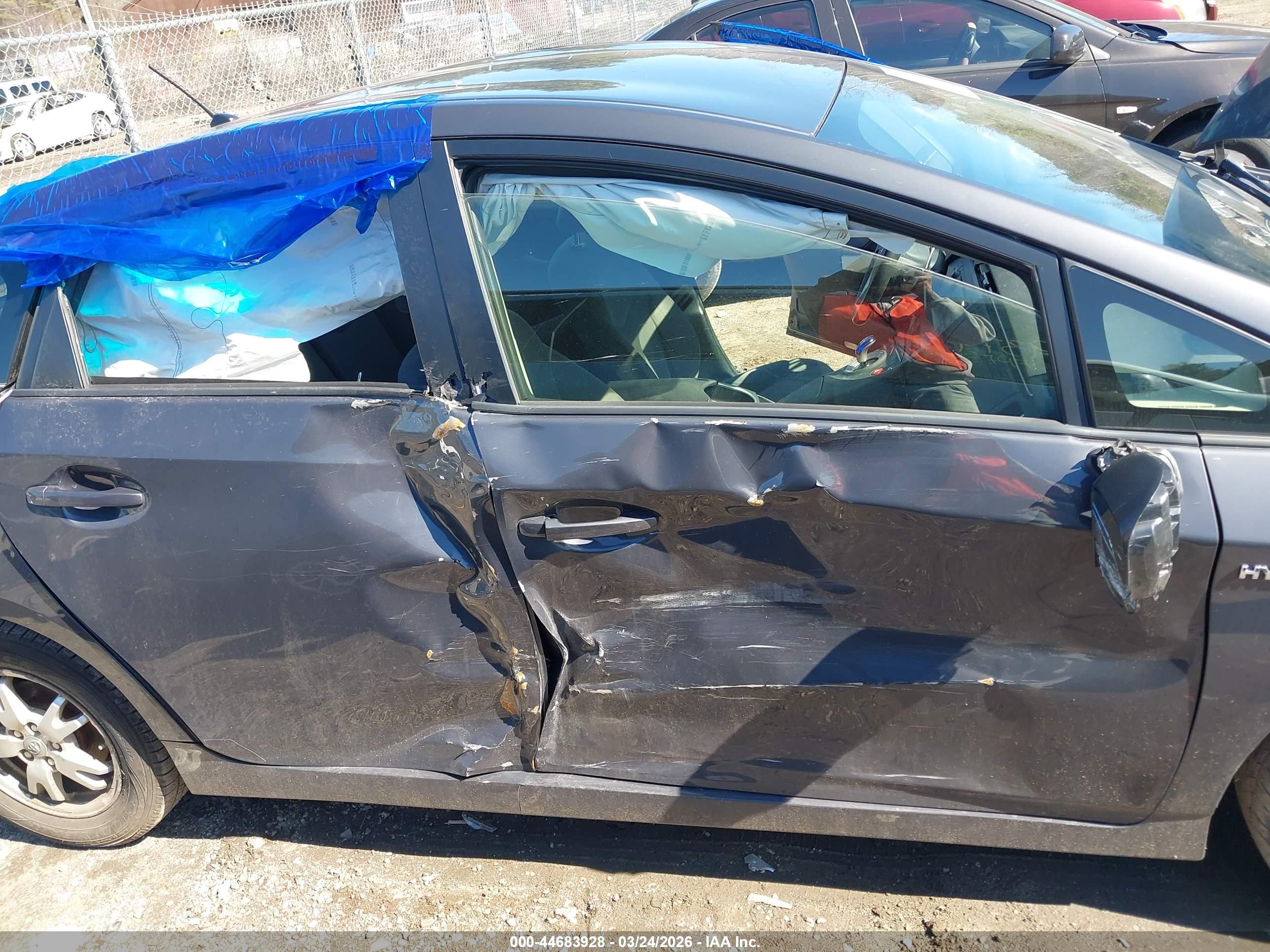 TOYOTA PRIUS image 6