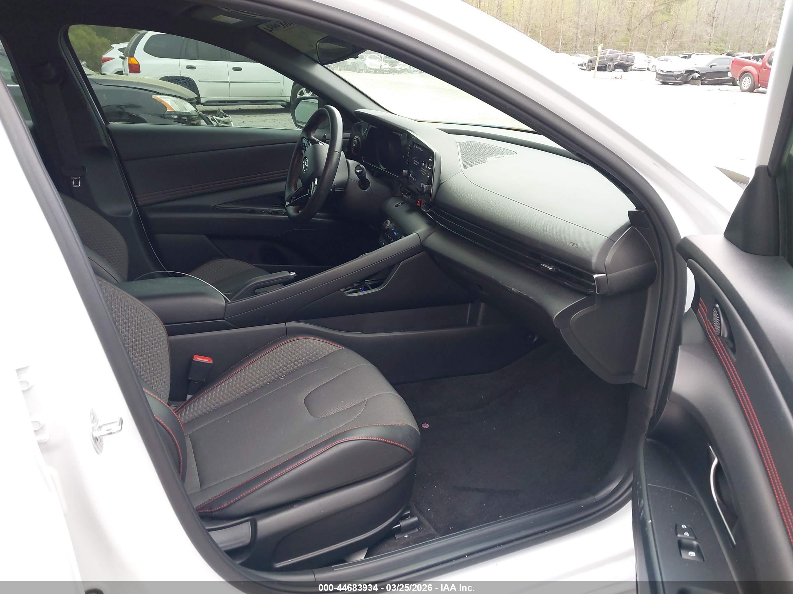 HYUNDAI ELANTRA image 5