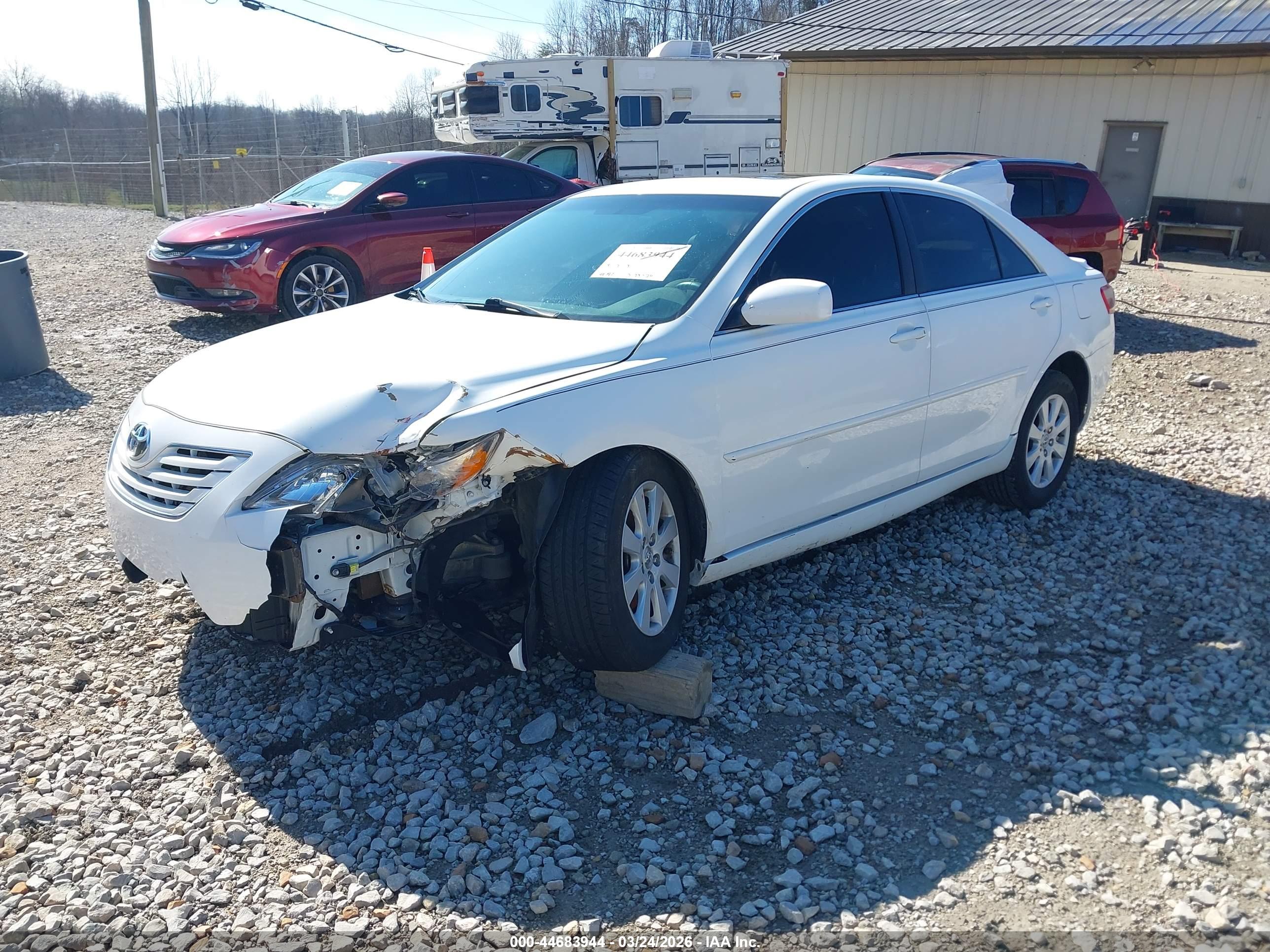 TOYOTA CAMRY image 2