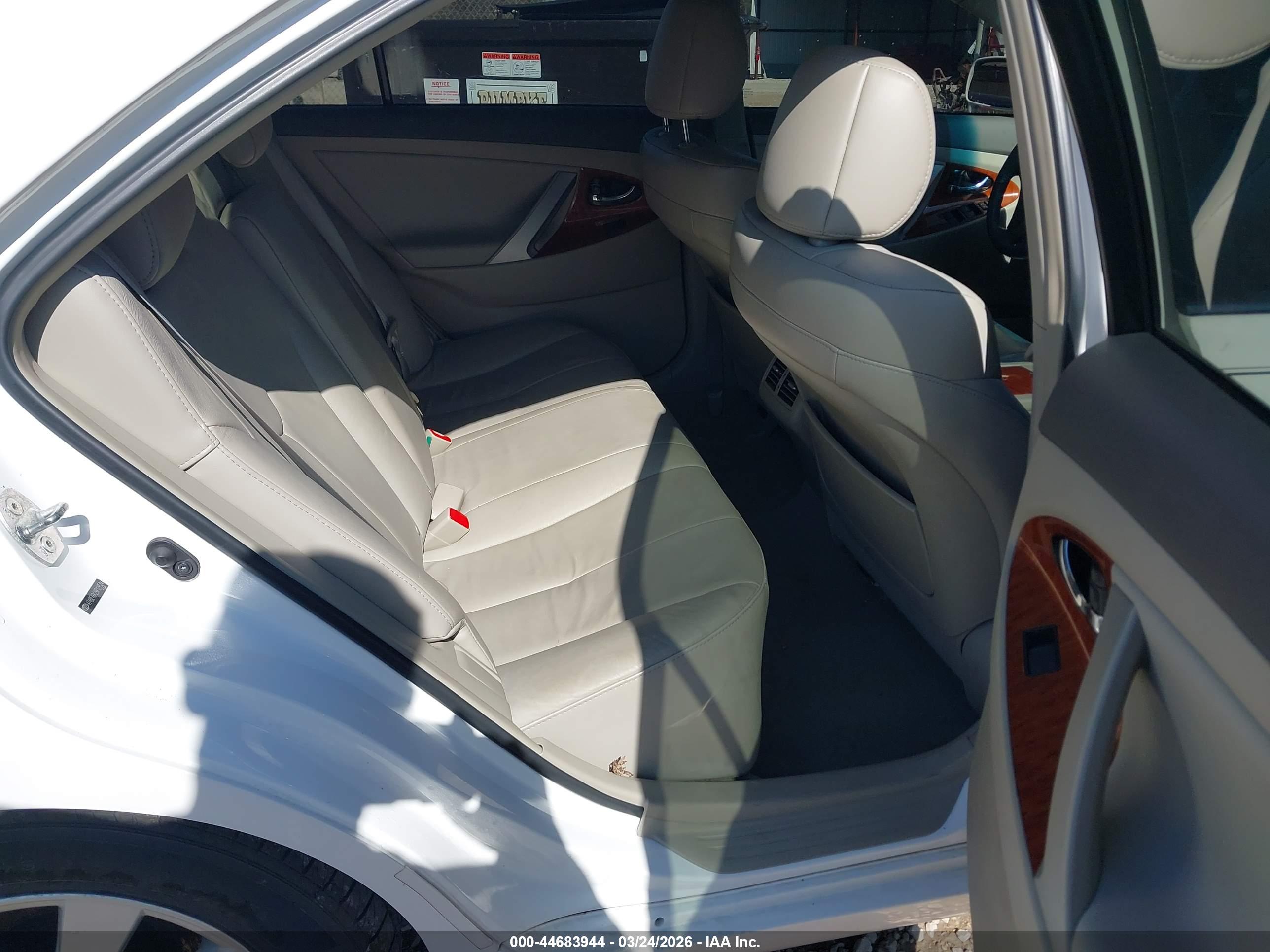 TOYOTA CAMRY image 8