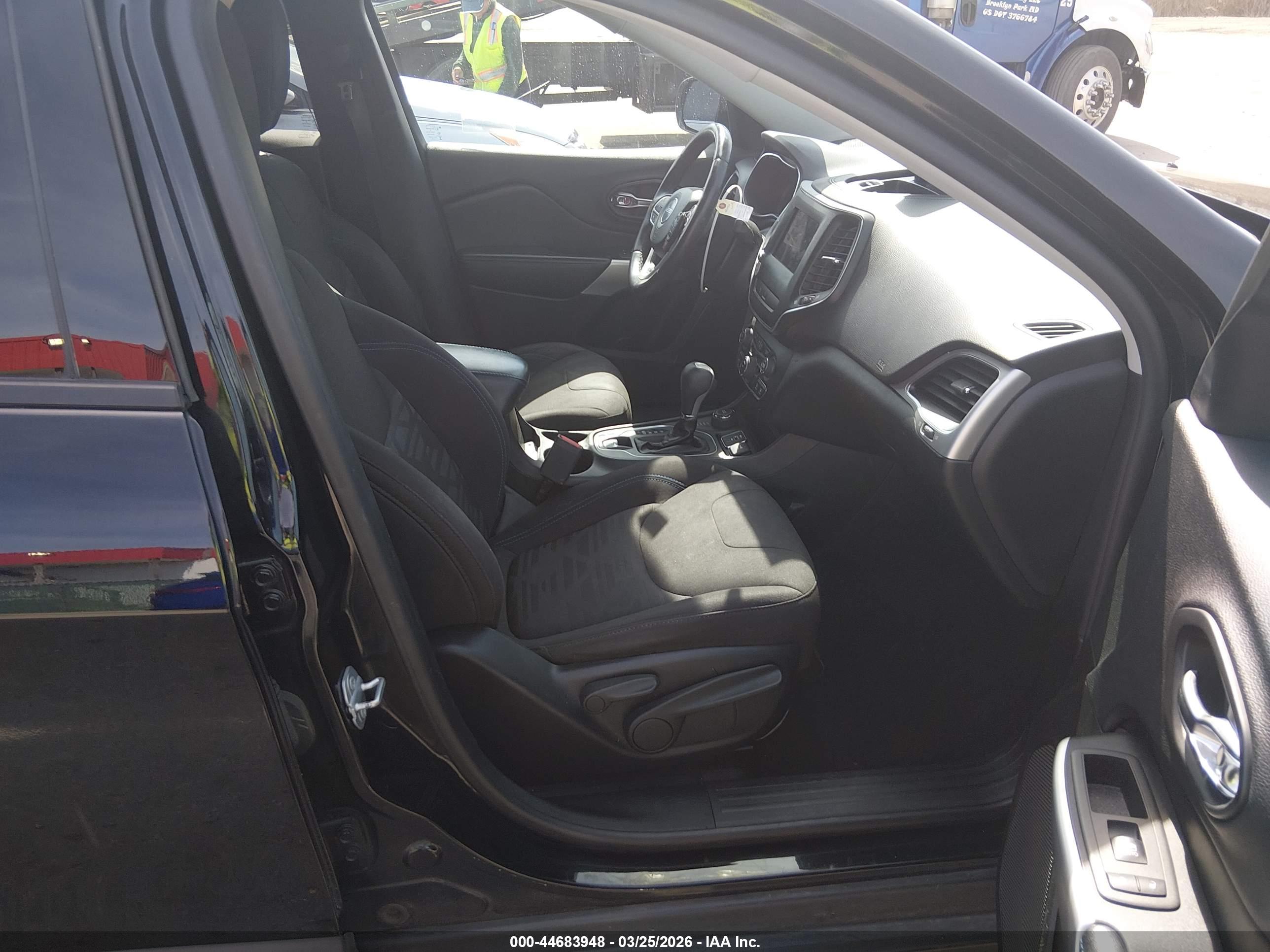 JEEP CHEROKEE image 5