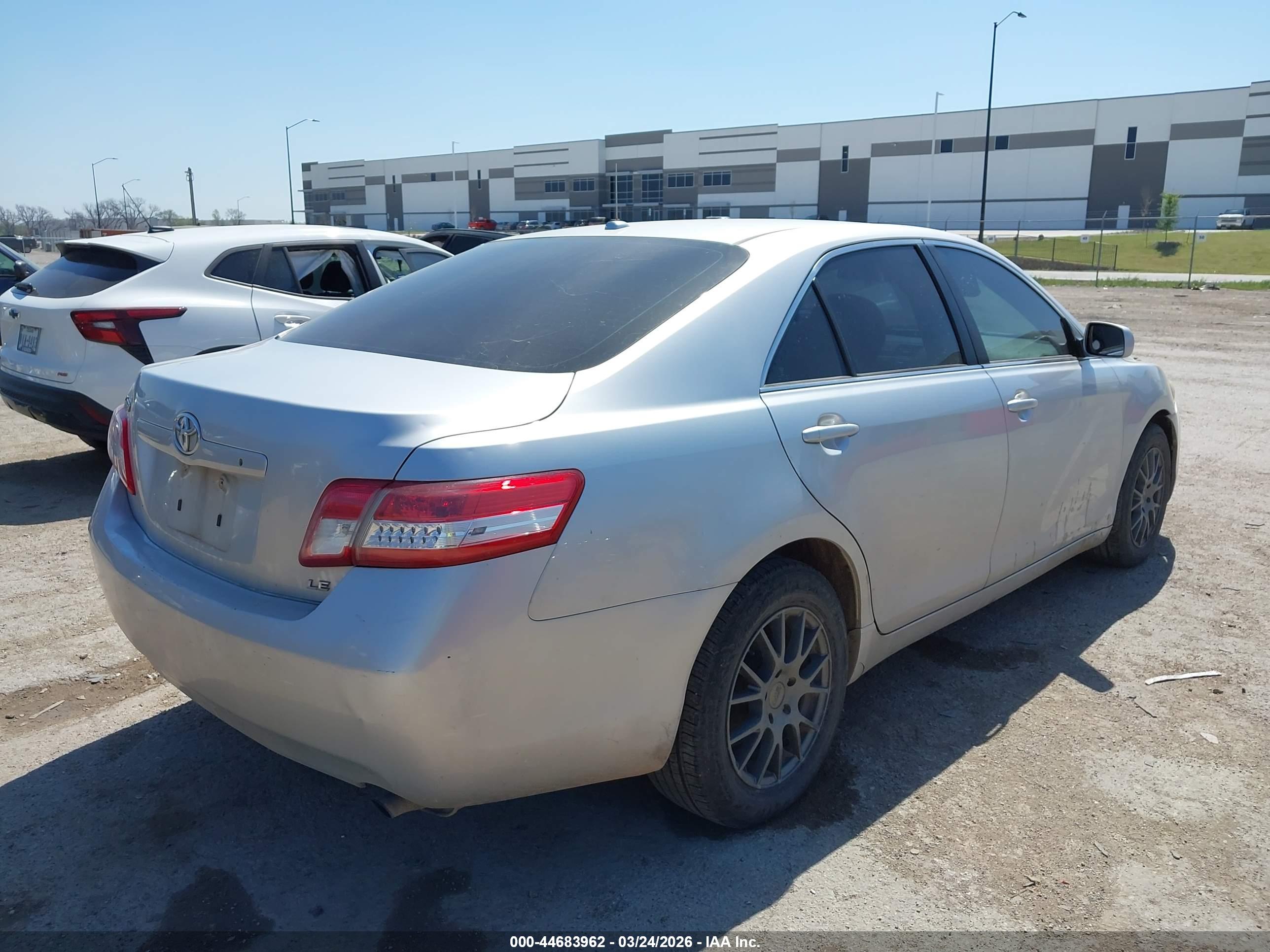 TOYOTA CAMRY image 4